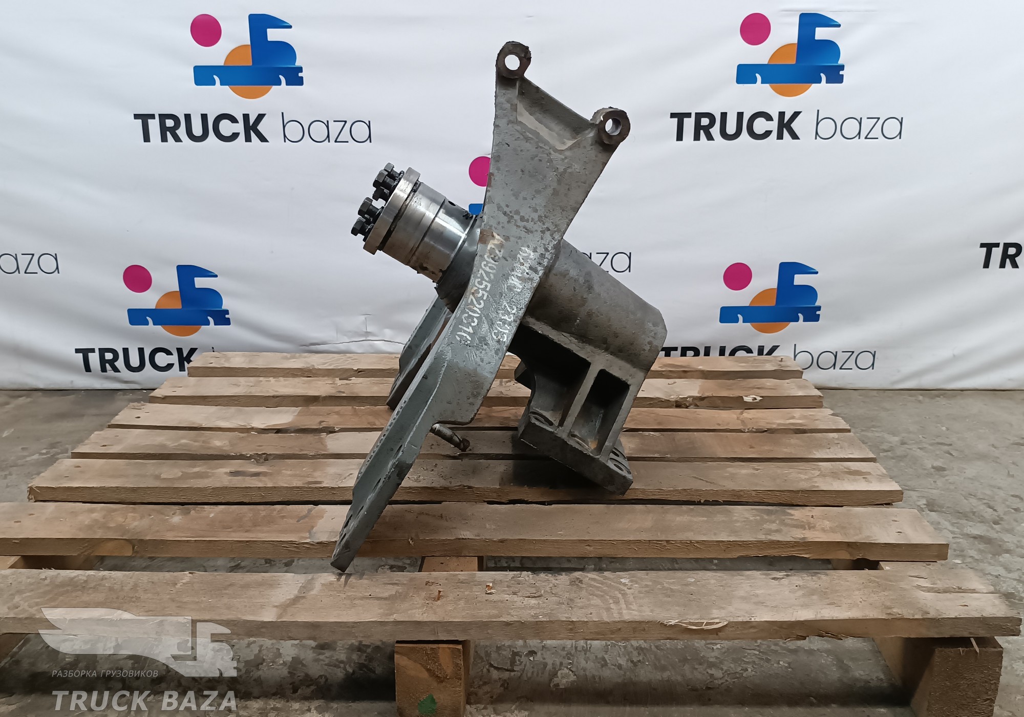 AZ9925520310 Ось балансира для Sinotruk Howo HW76