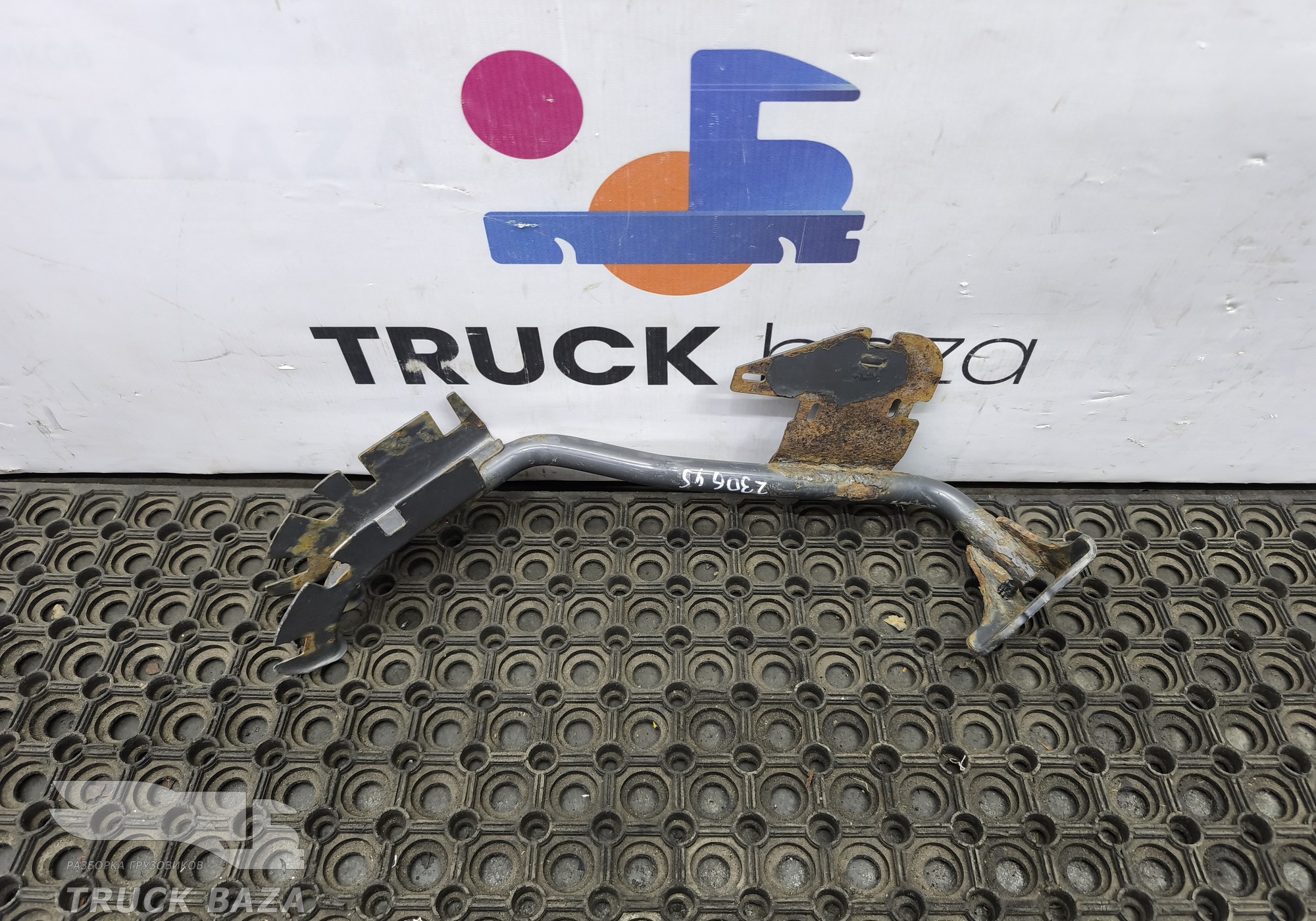 21042933 Кронштейн проводки фары правой для Volvo