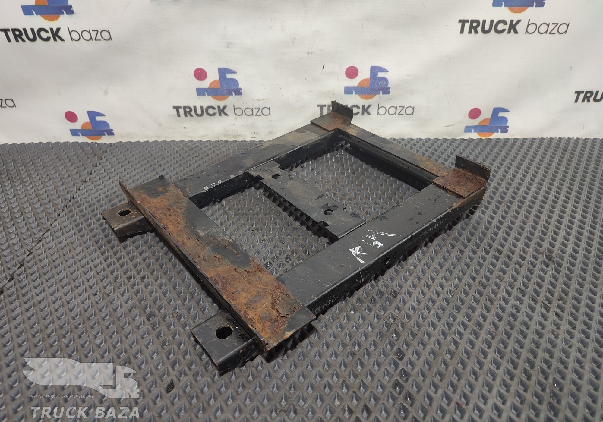 Планка прижимная АКБ для КАМАЗ 5490 (с 2013)