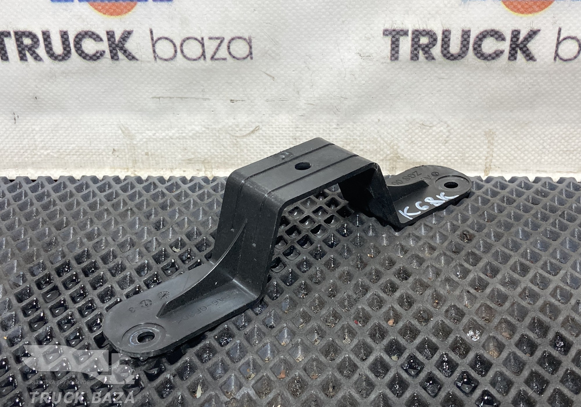 A9608360111 Кронштейн усилителя крыши для КАМАЗ 54901