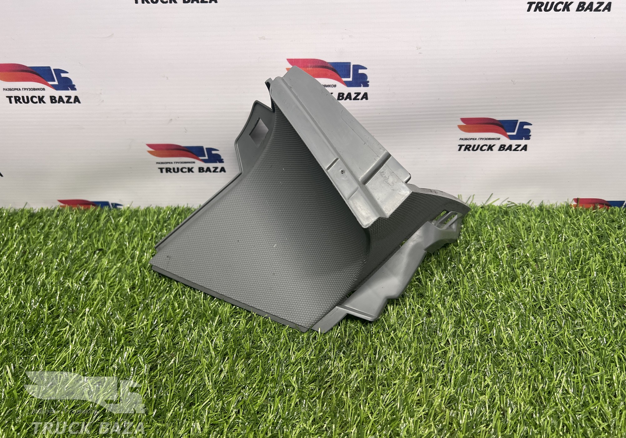 82254020 Накладка на торпедо (консоль) для Renault T (с 2013)