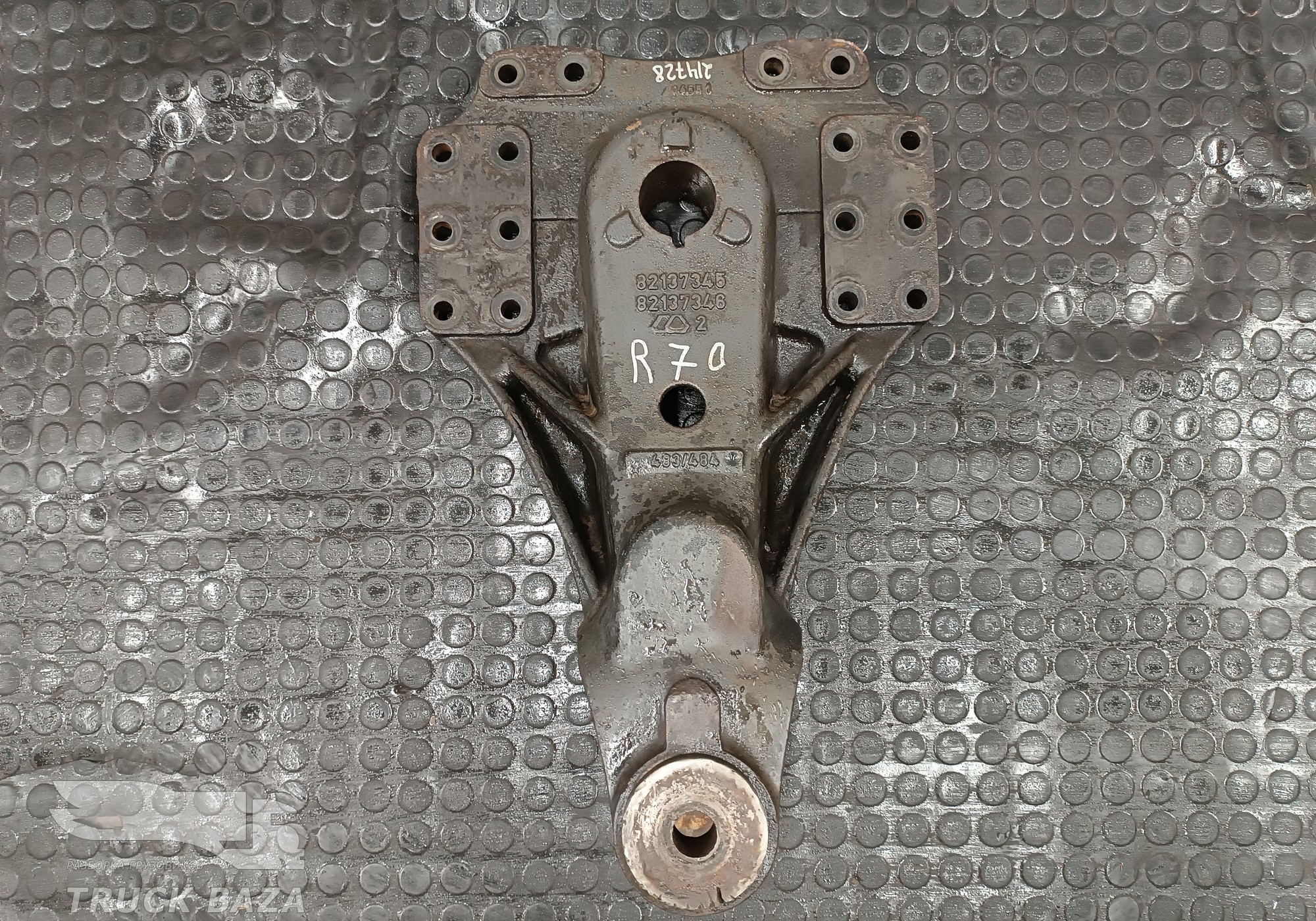 7482441451 Кронштейн полурессоры задней для Renault