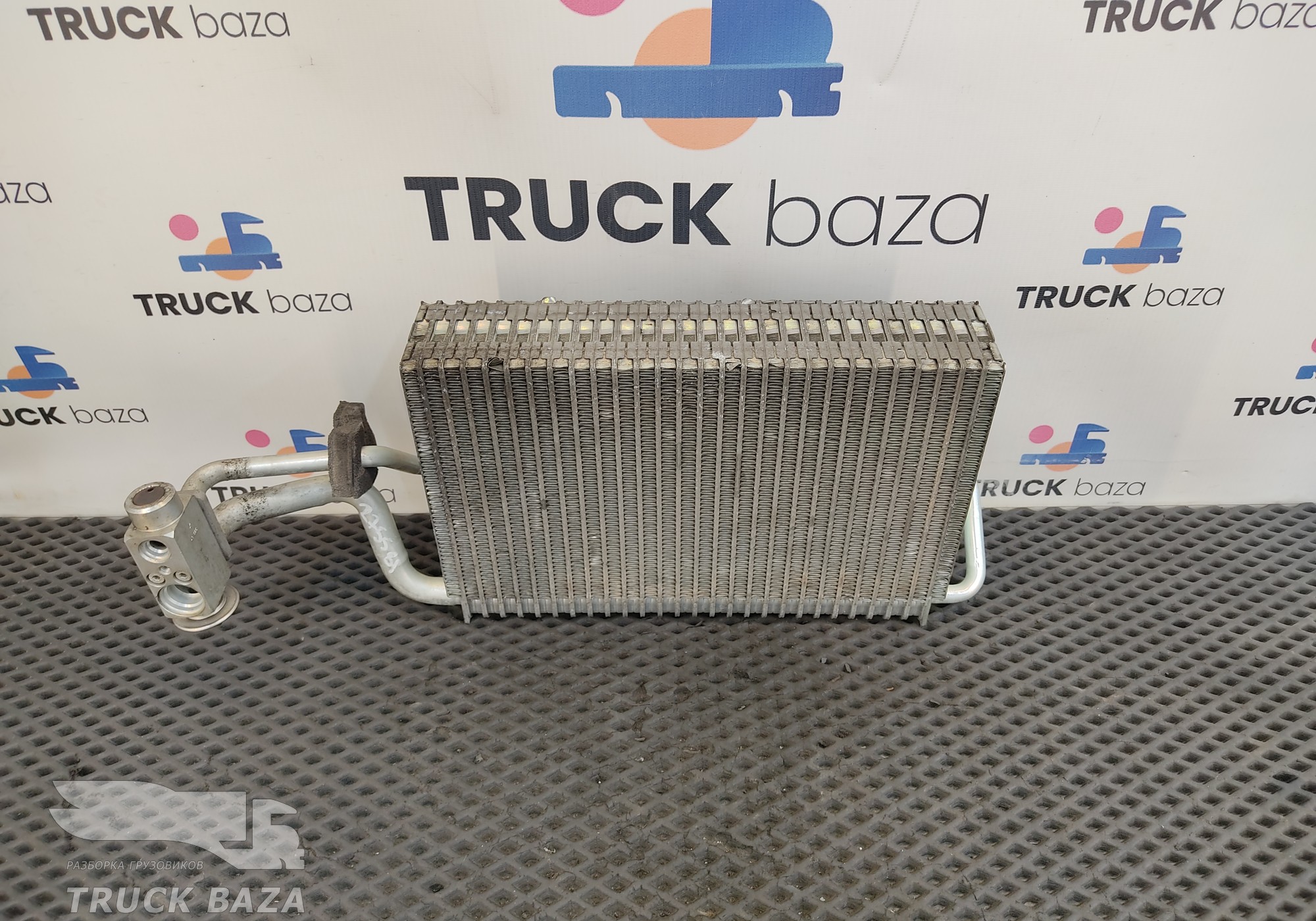 81619206036 Радиатор отопителя