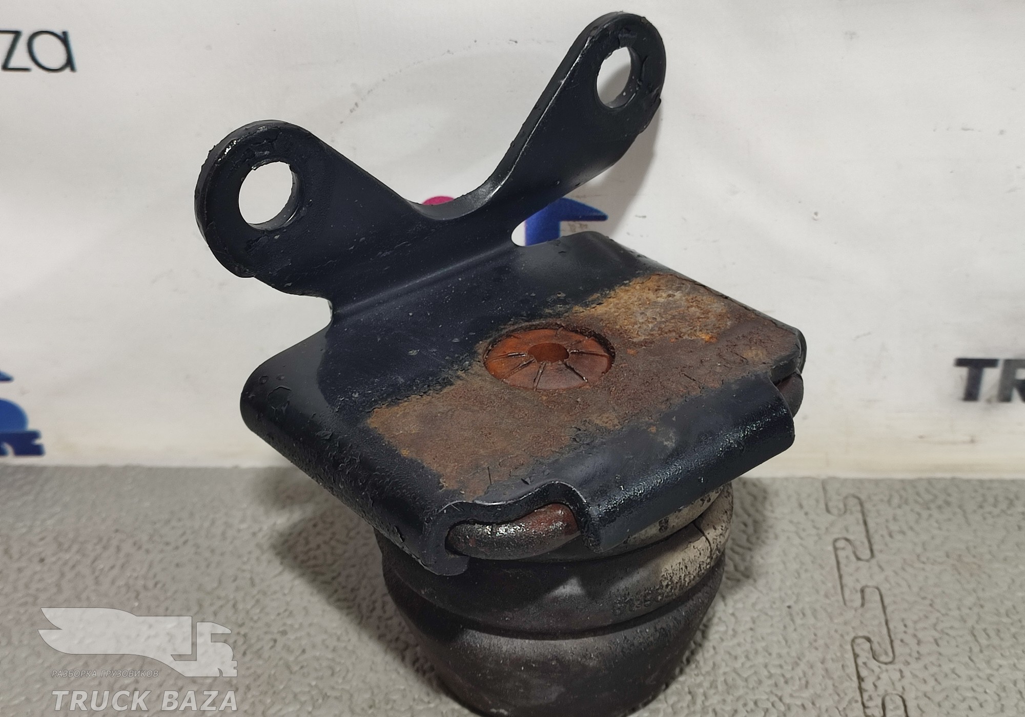 81962100613 Отбойник передней рессоры