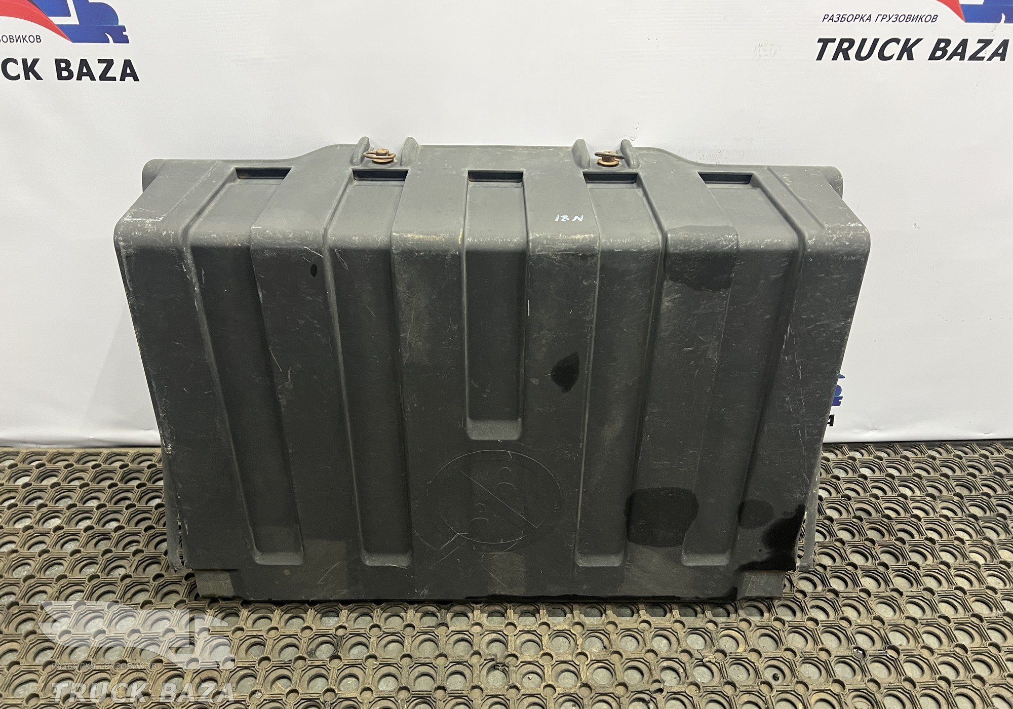 81418600139 Крышка аккумуляторного ящика