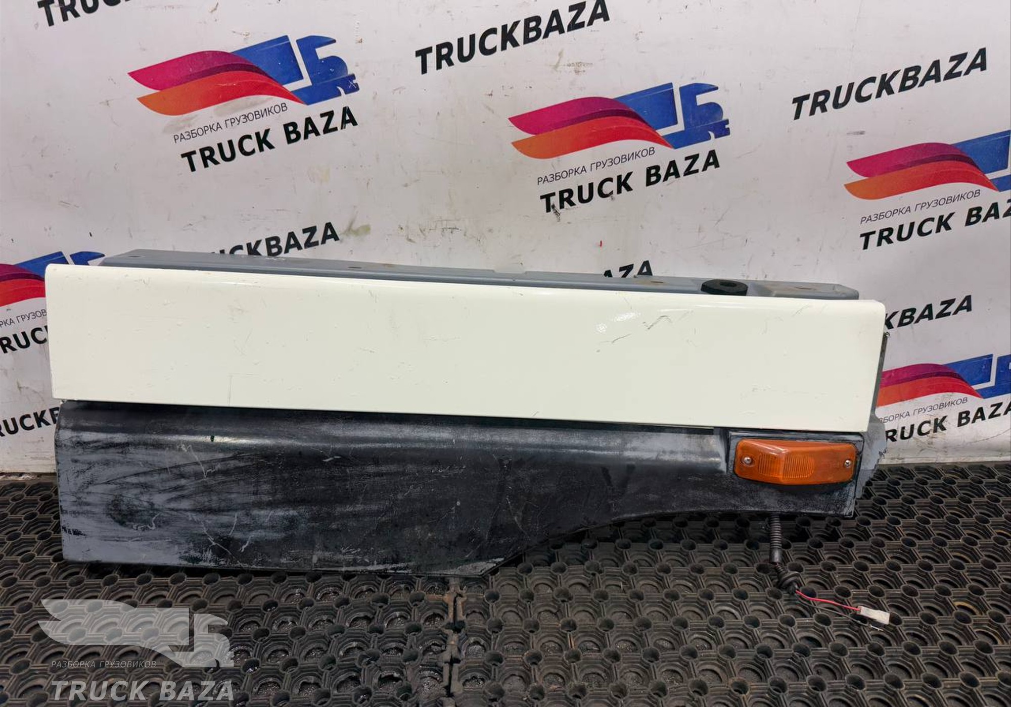 1855611 Продолжение крыла правого для Daf XF105 (с 2005)