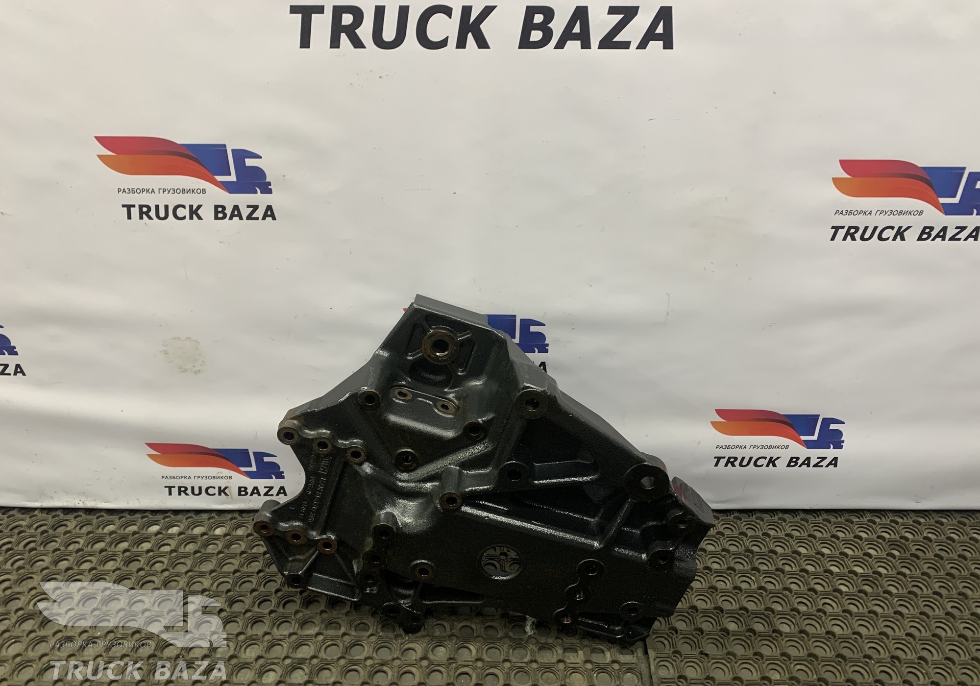 81413133019 Кронштейн рессоры передней левый