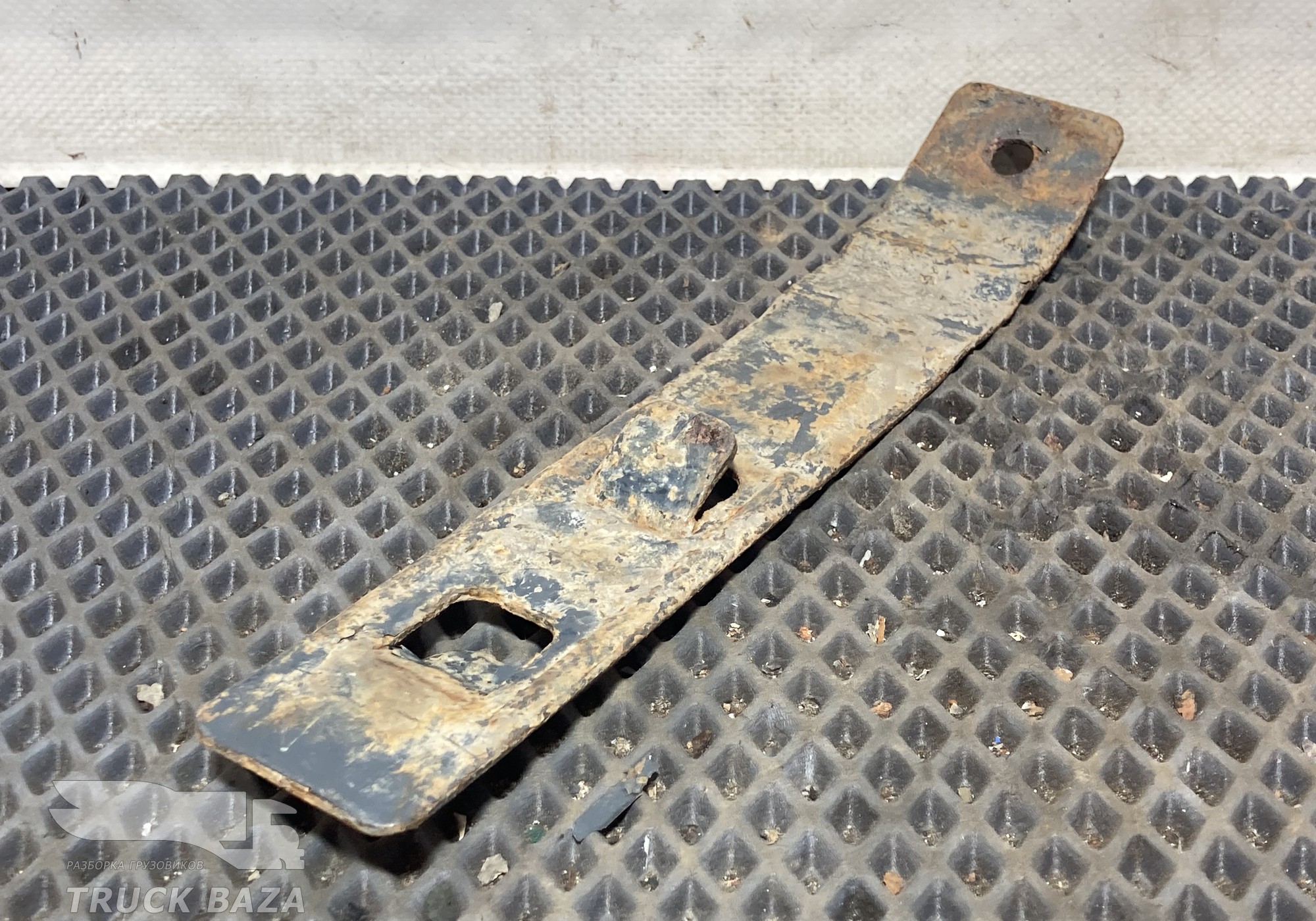 1383520 Кронштейн крыла заднего