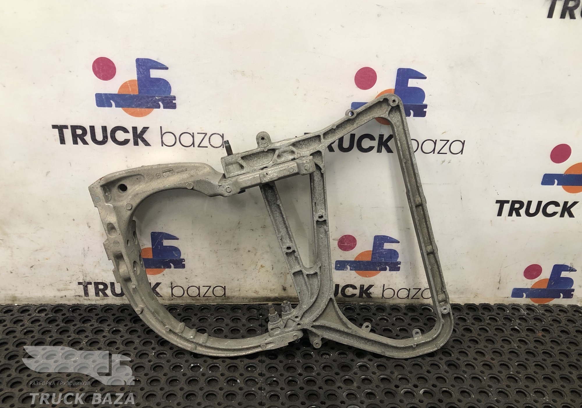 7421638271 Кронштейн глушителя для Volvo