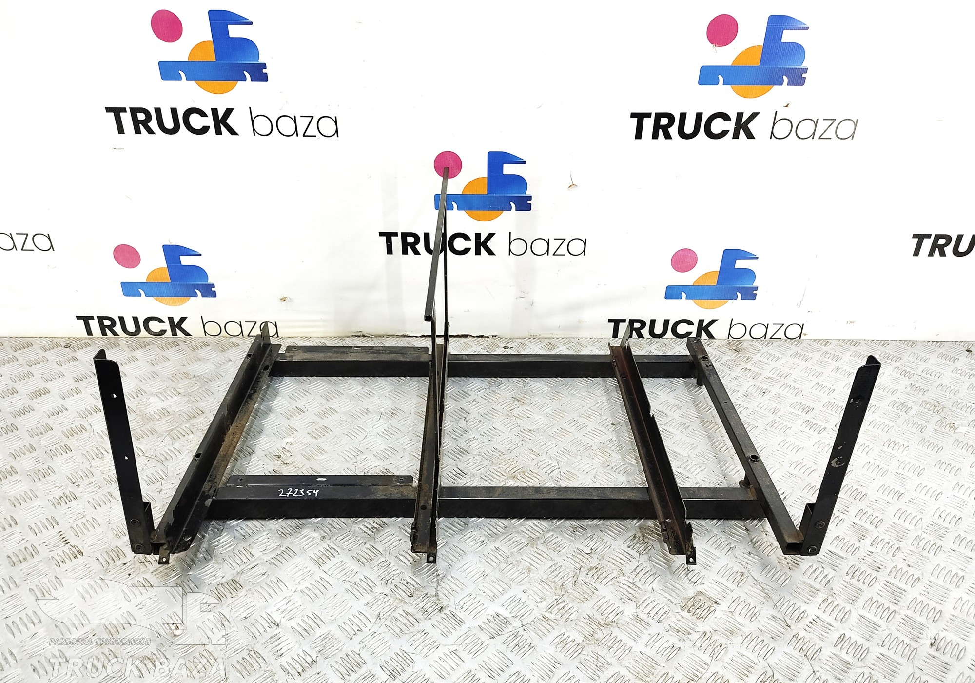 1683977 Кронштейн холодильника для Daf XF105 (с 2005)