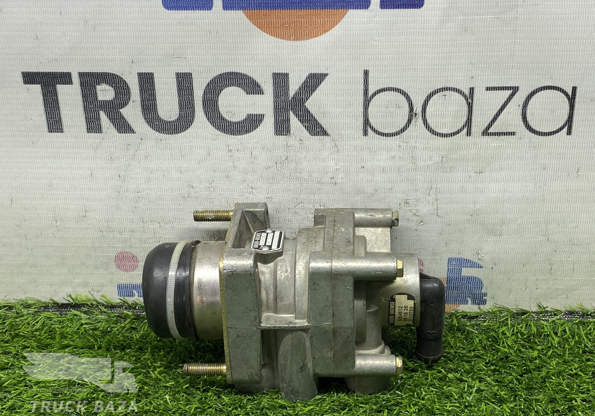 MB4812 Кран тормозной главный