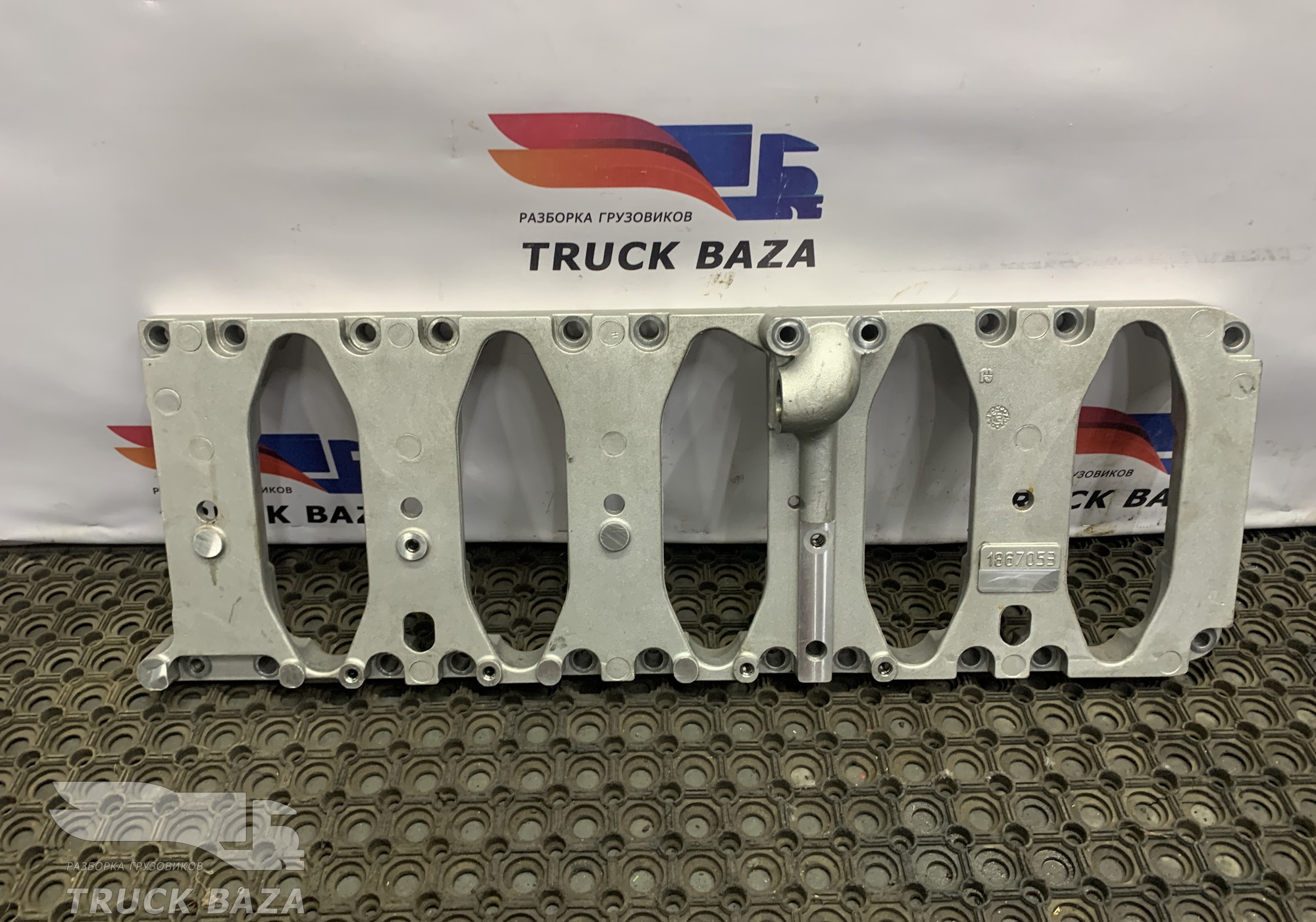1867053 Плита двигателя
