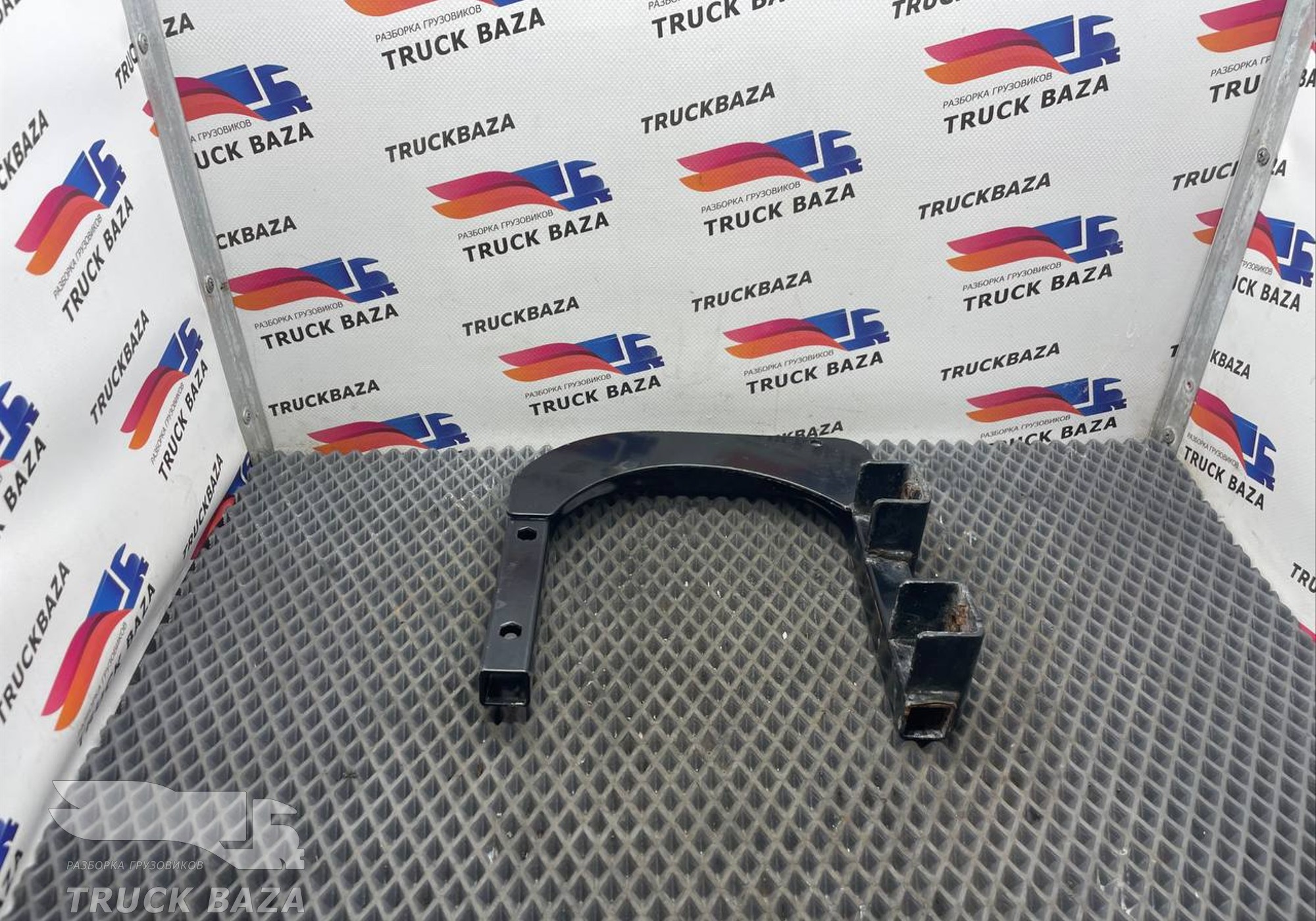 82373920 Кронштейн крыла правый для Volvo FH 4 (с 2012)