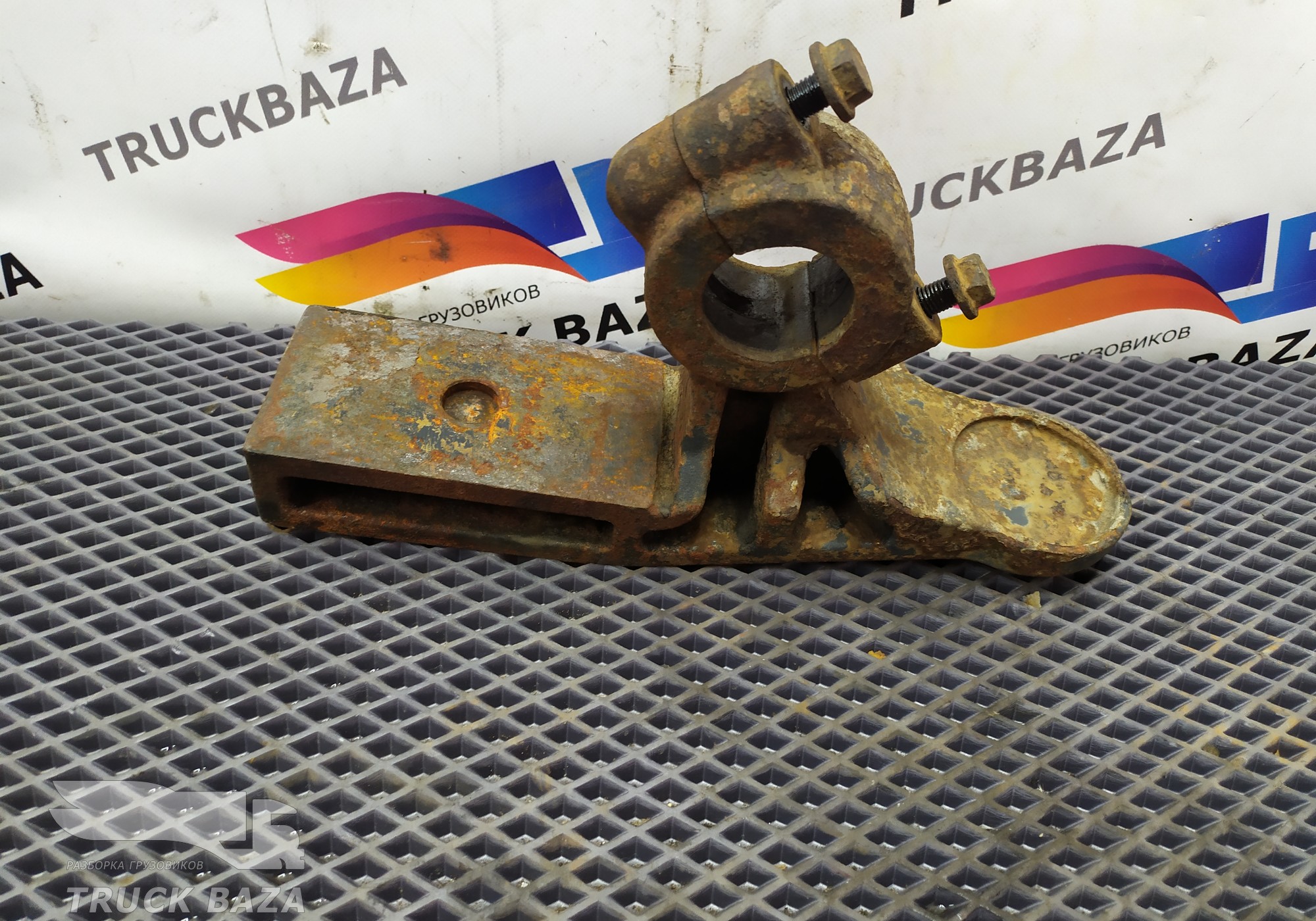 9433234184 Кронштейн переднего стабилизатора для Mercedes-Benz Axor II (с 2004 по 2010)