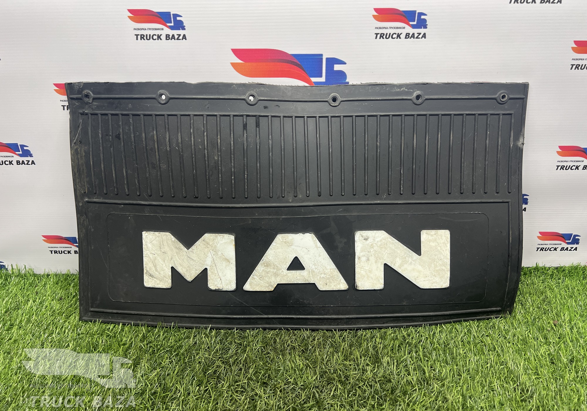 81664100484 Брызговик крыла