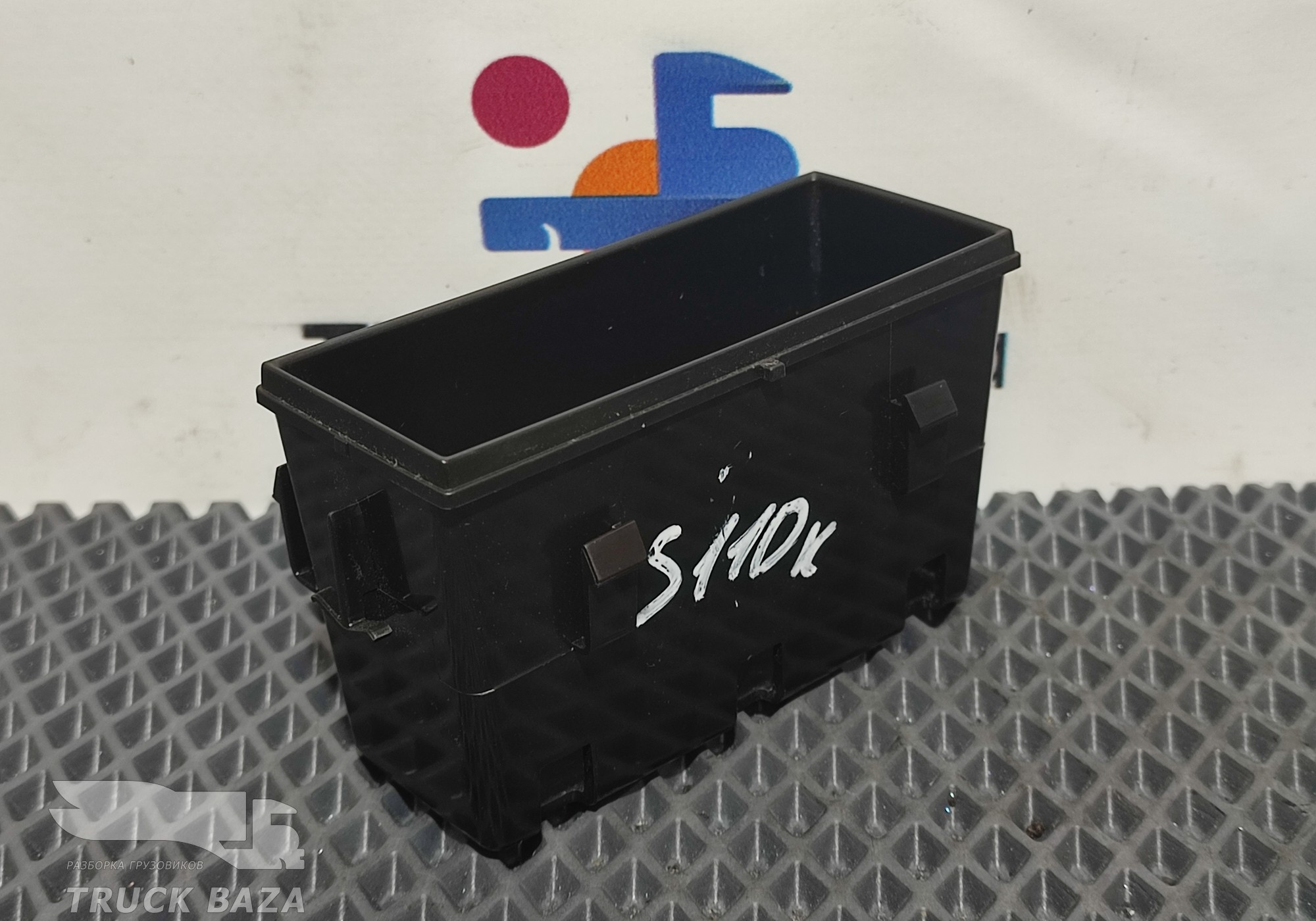 2084607 Бардачок панели приборов