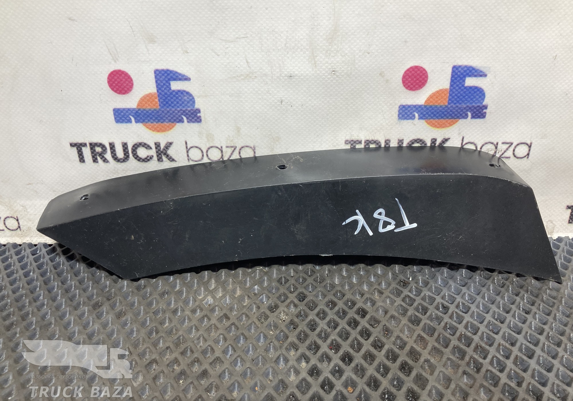 810W629300168 Кронштейн обшивки потолка правый для Sinotruk Sitrak C7H