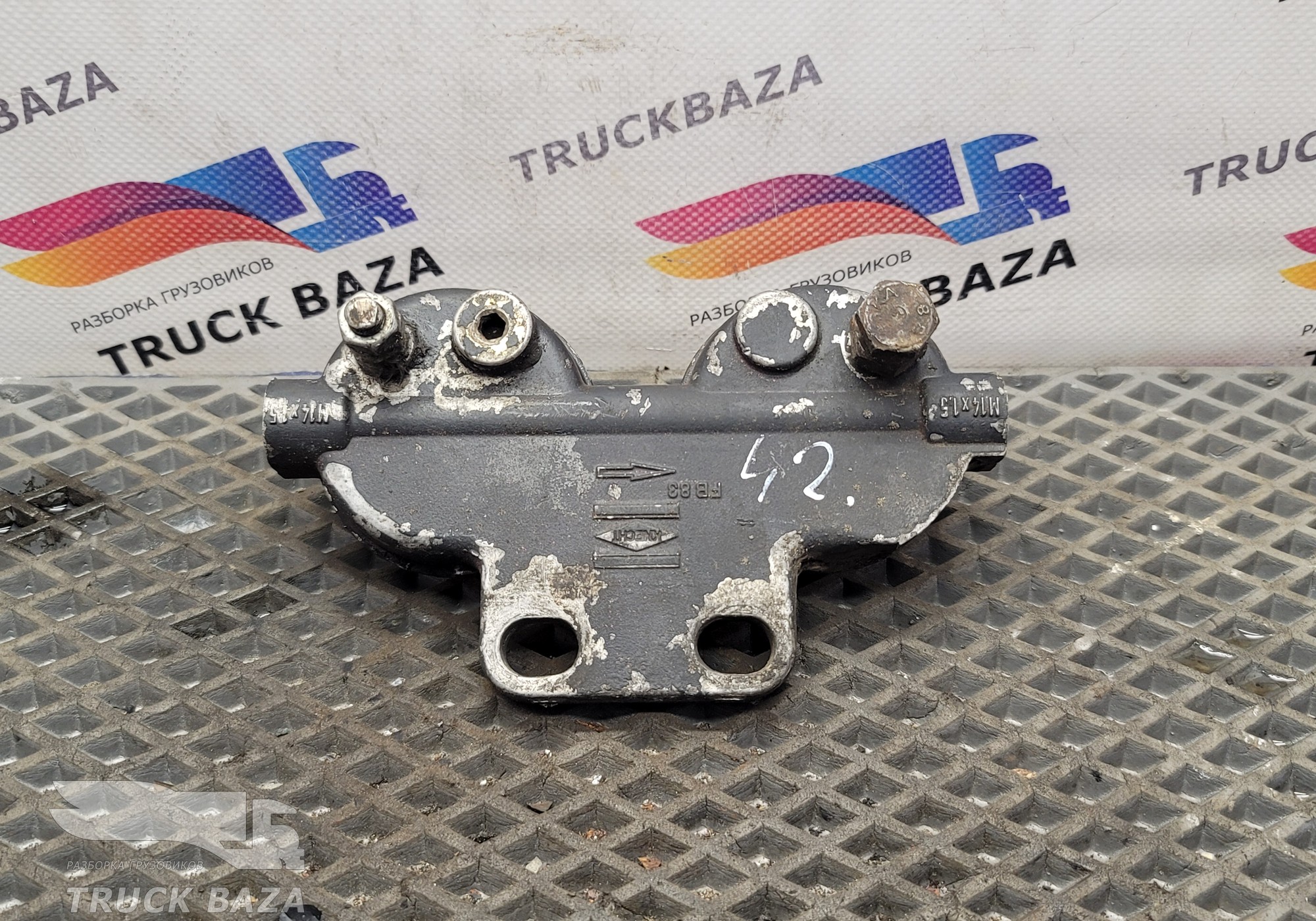 81125040028 Кронштейн топливного насоса для Man F90