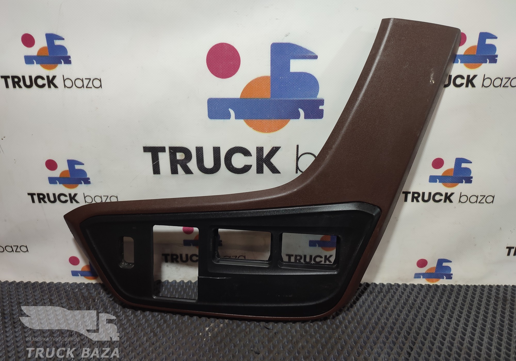 549015325113 Накладка дефлектора правая для КАМАЗ 54901