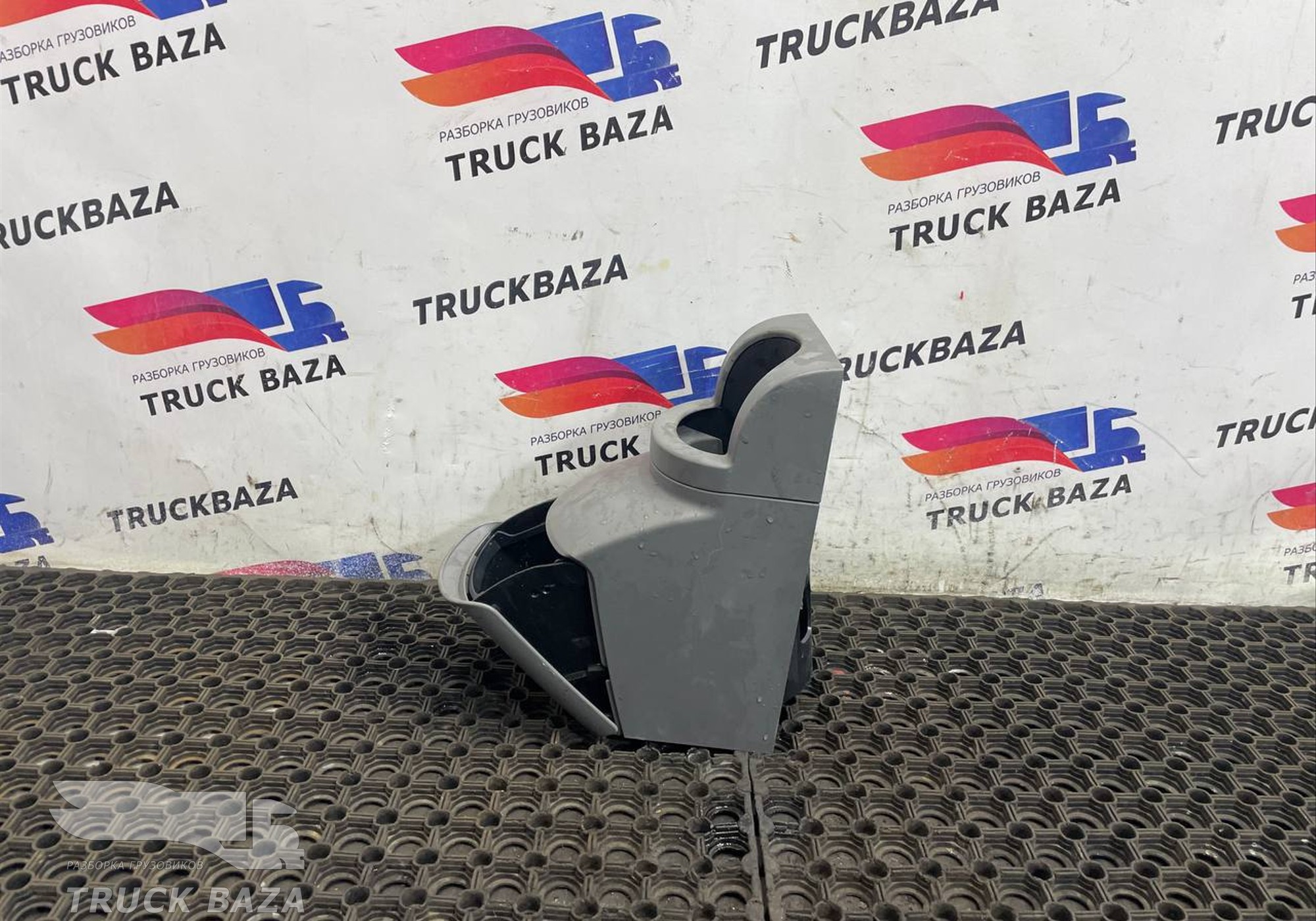 1845829 Подстаканник для Daf XF106 (с 2012)