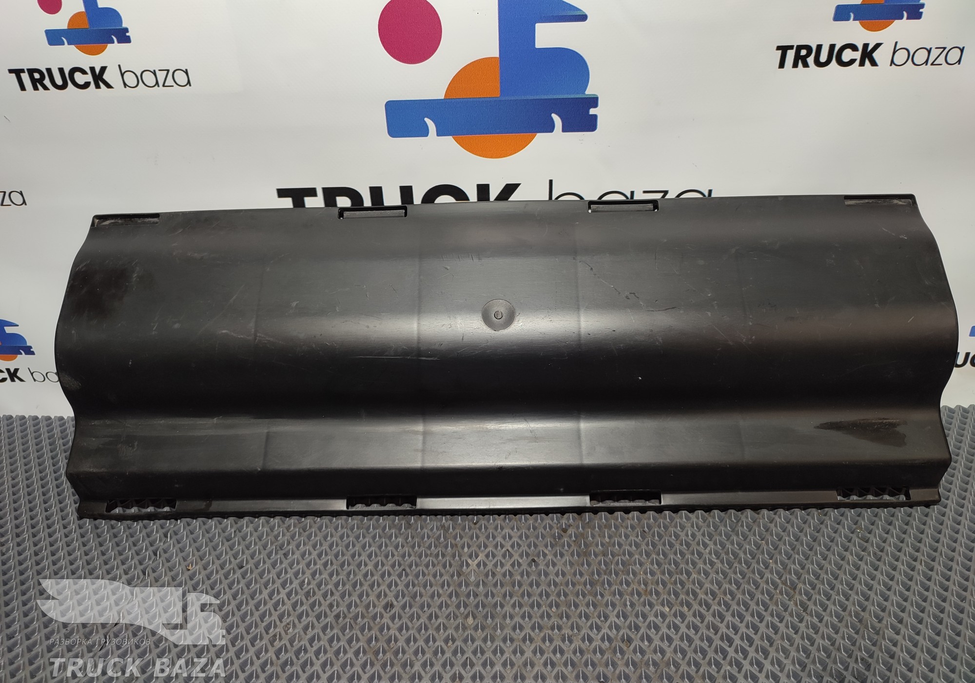 81517150411 Накладка на разъемы