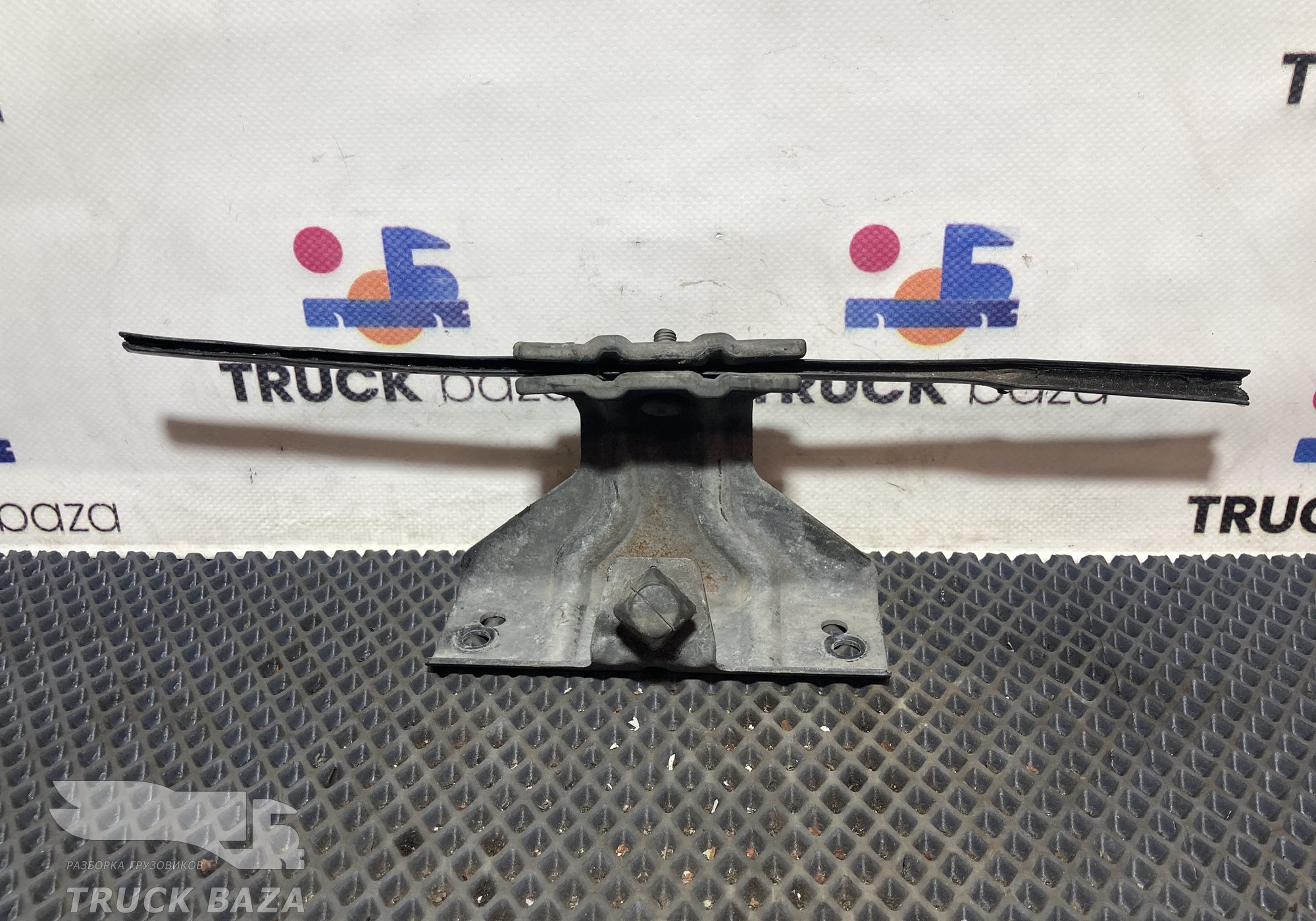 1352810 Кронштейн спойлера кабины