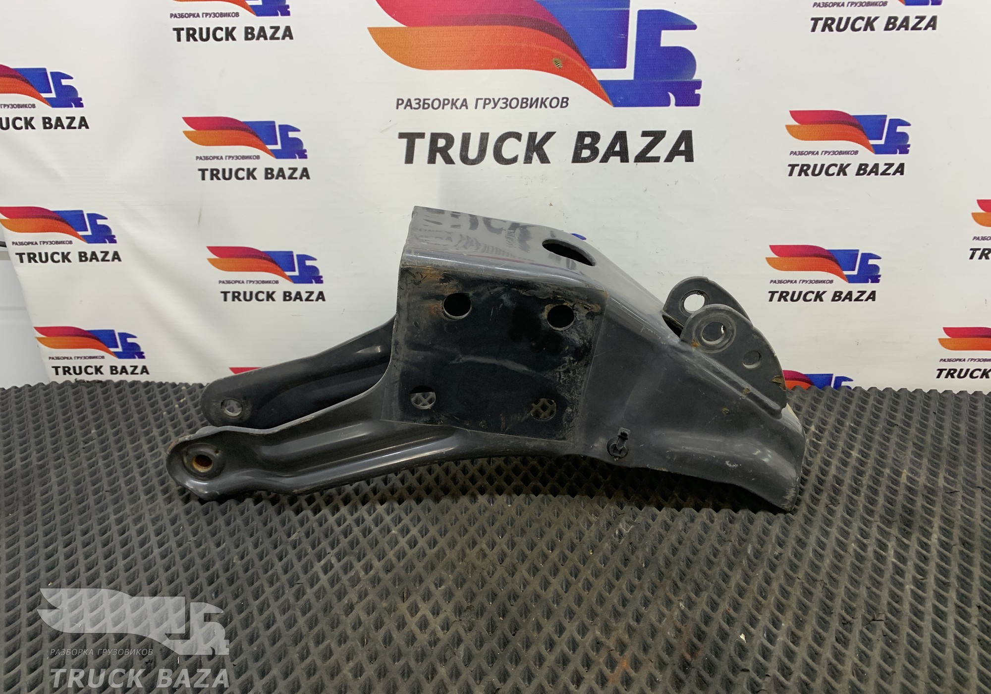 7421171968 Кронштейн замка кабины правый для Volvo FM III (с 2013)