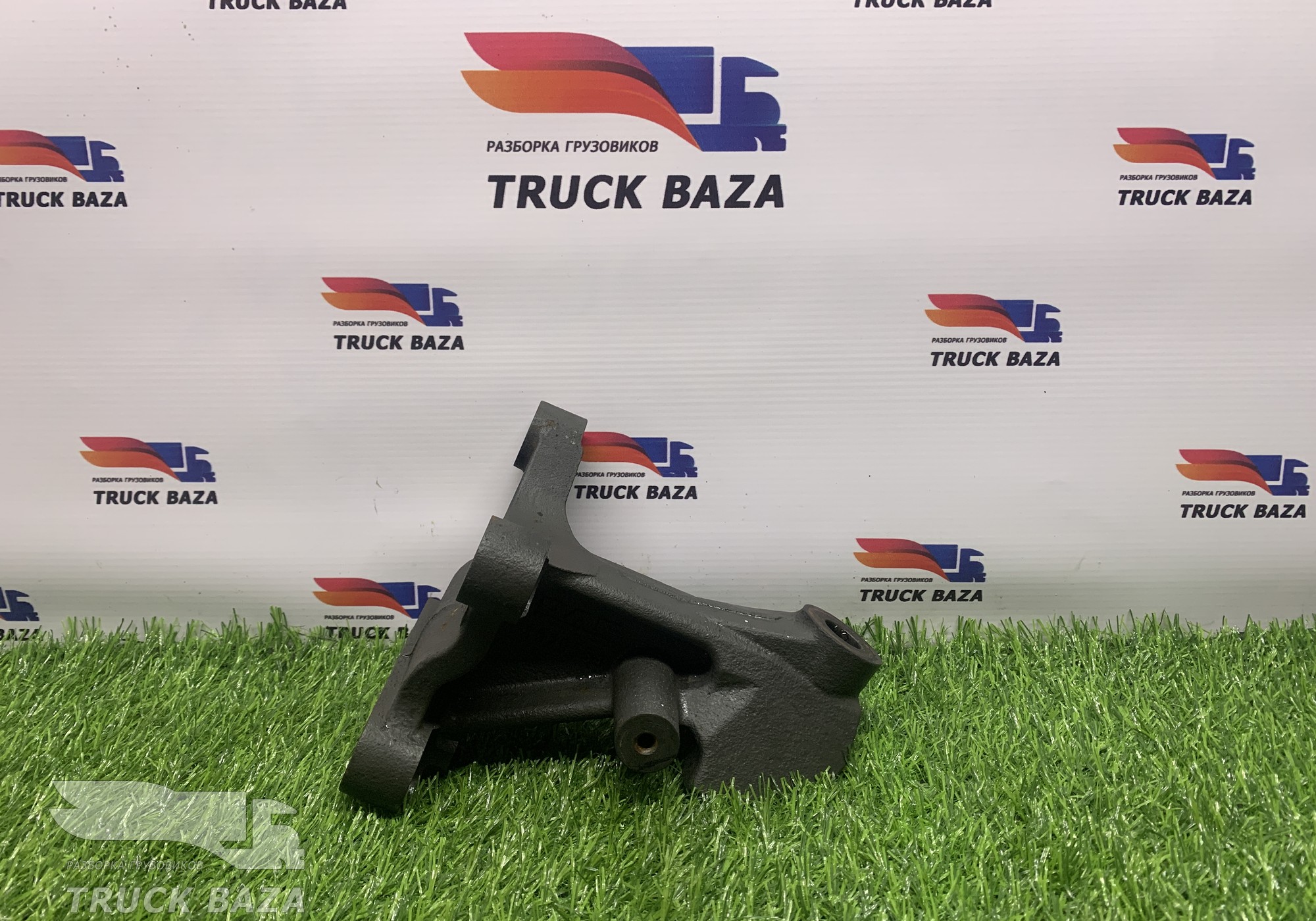 1929554 Кронштейн двигателя передний левый для Daf XF106 (с 2012)