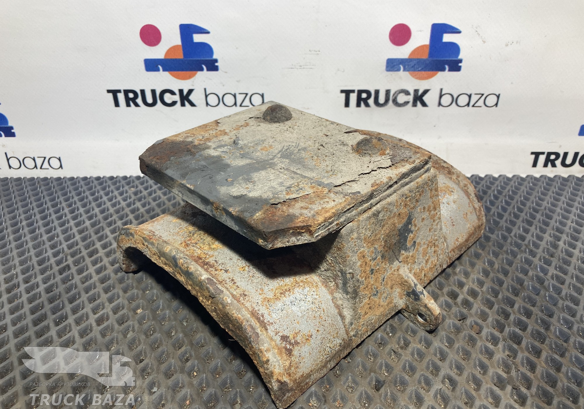 0961983 Проставка стремянки задней рессоры