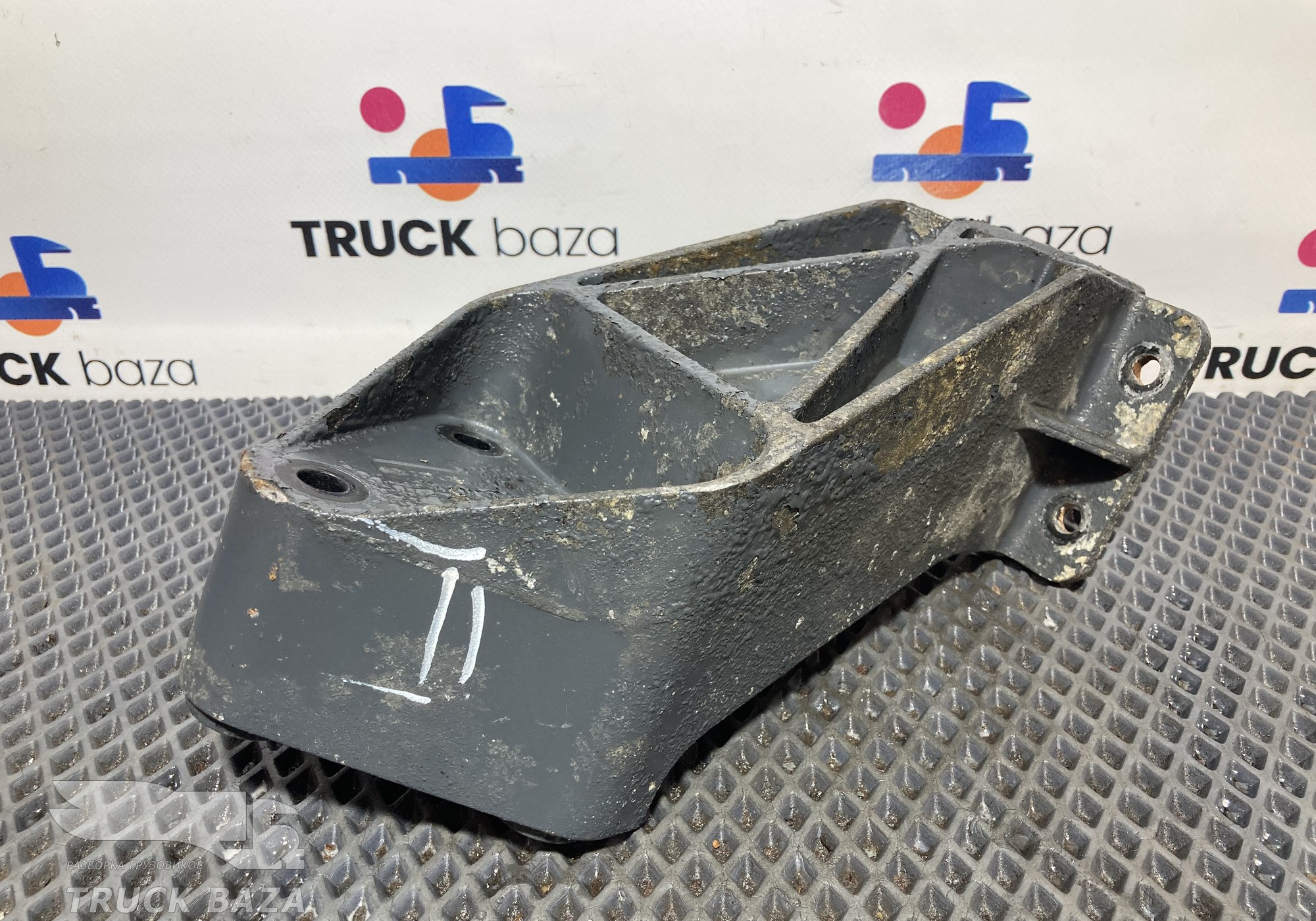 1371226 Кронштейн крепления крыла