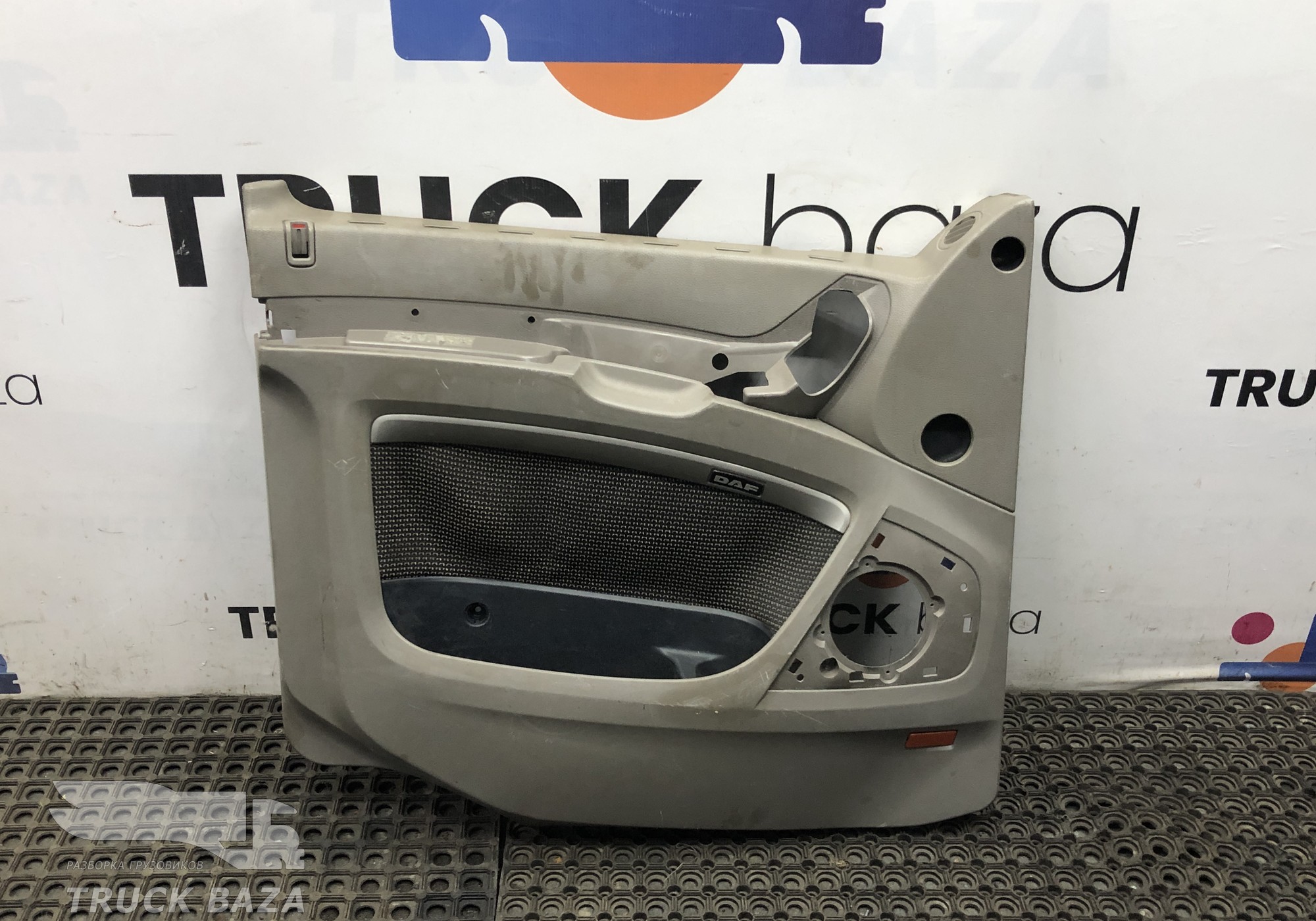 1679385 Обшивка двери левая для Daf XF105