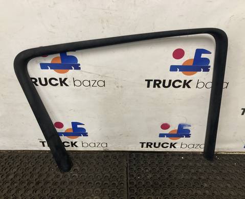 1740284 Накладка двери левой