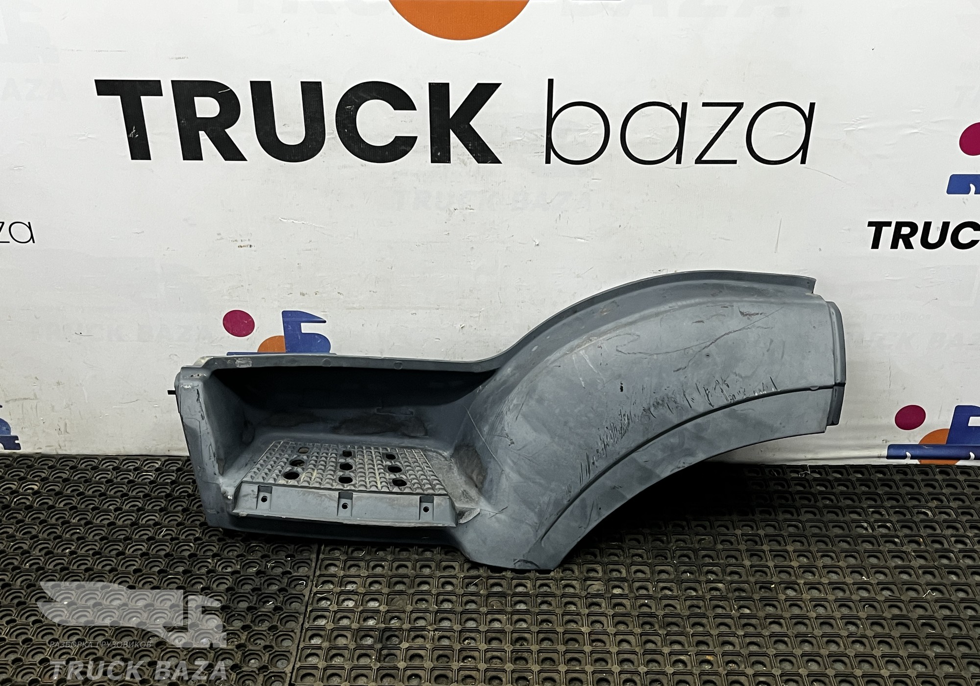 504211274 Корпус подножки левой для Iveco Stralis II Hi-Way (с 2012)