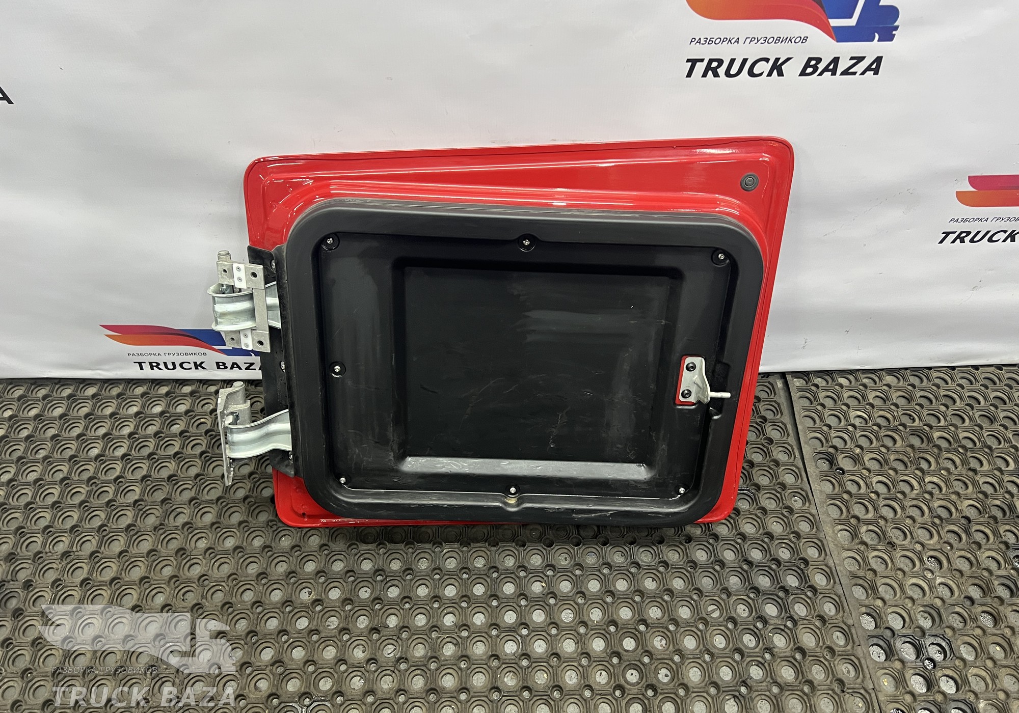 A9607502903 Крышка инструментального ящика правая