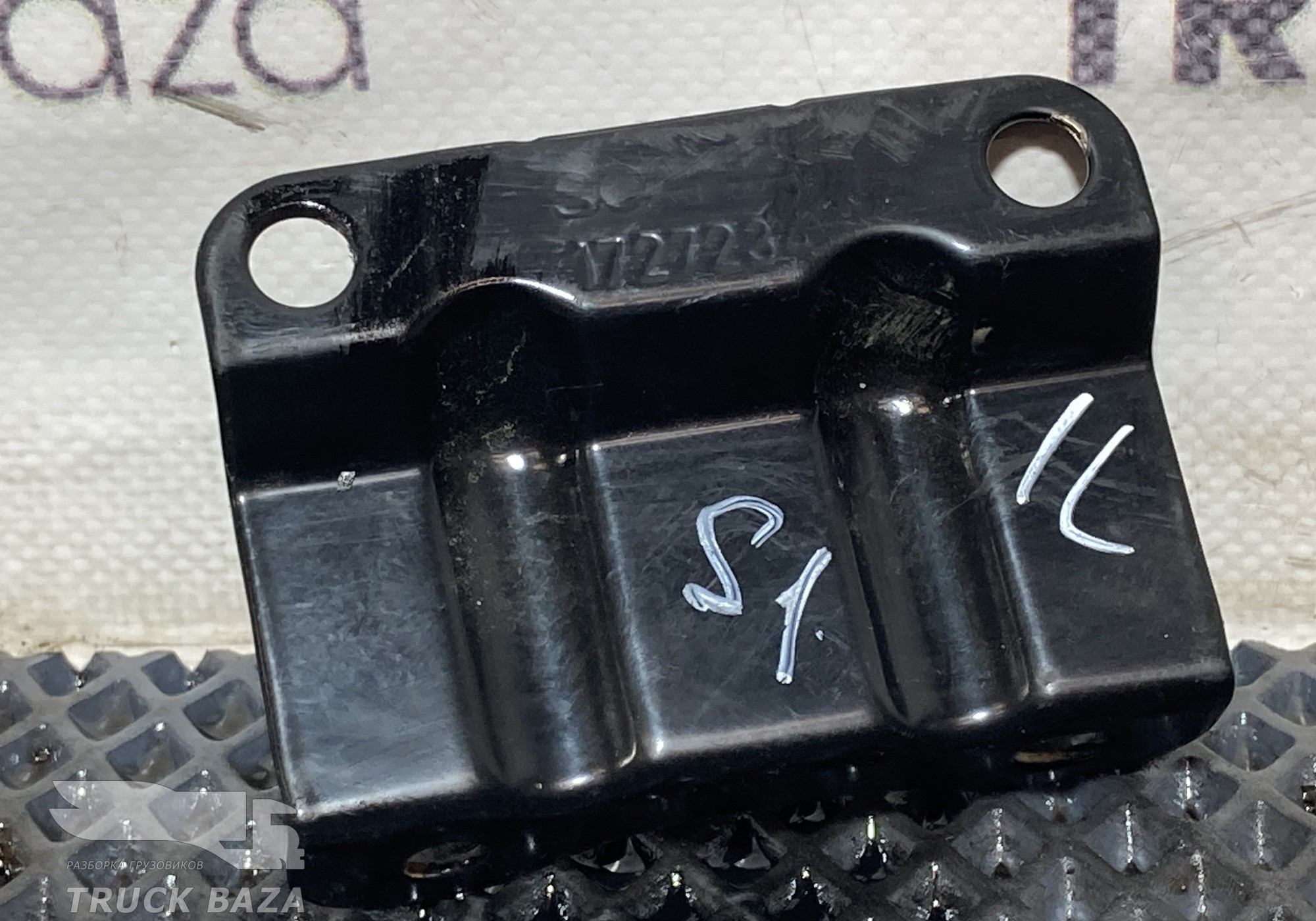 1727234 Кронштейн торпедо