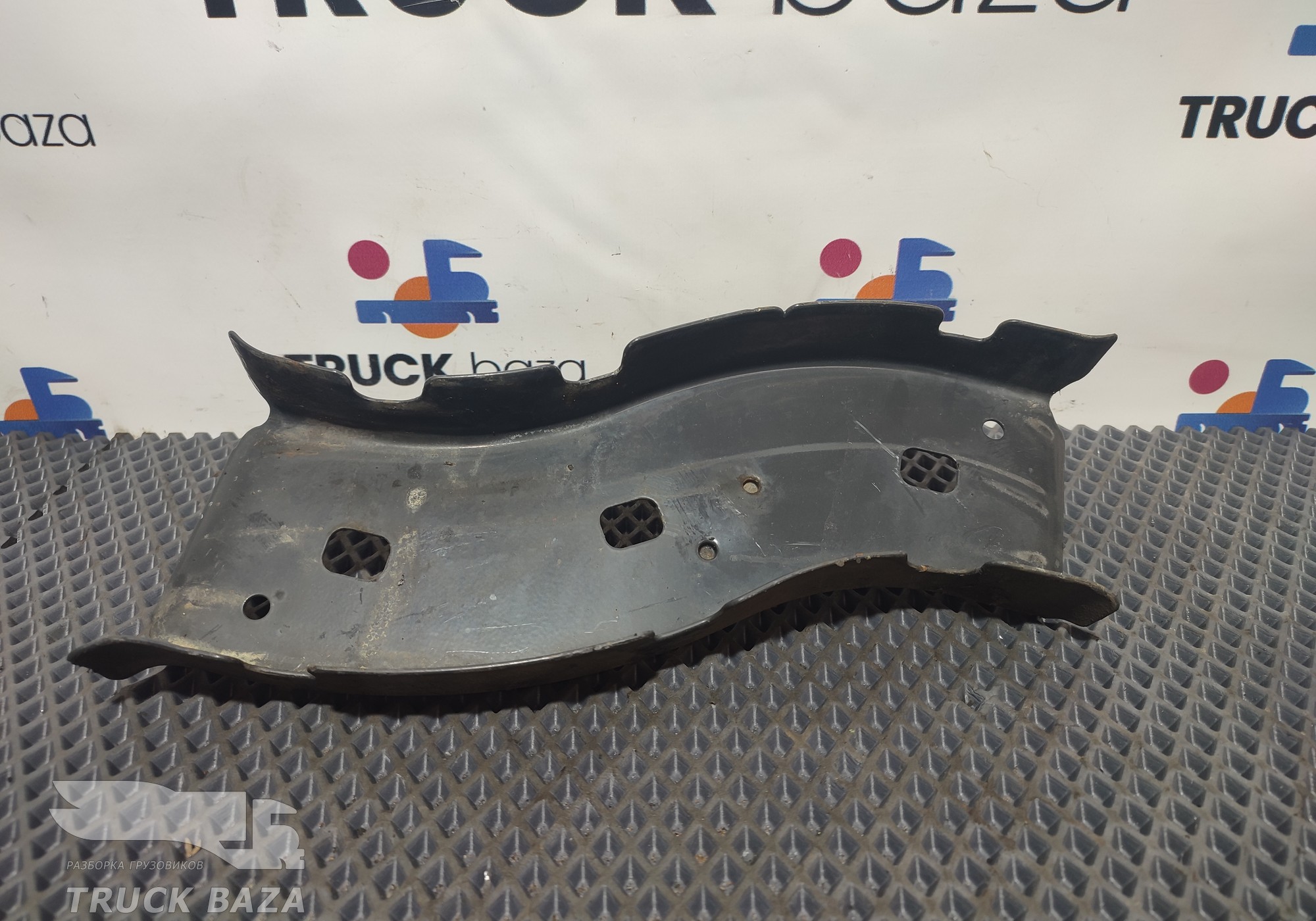 1895024 Кронштейн тормозных трубок