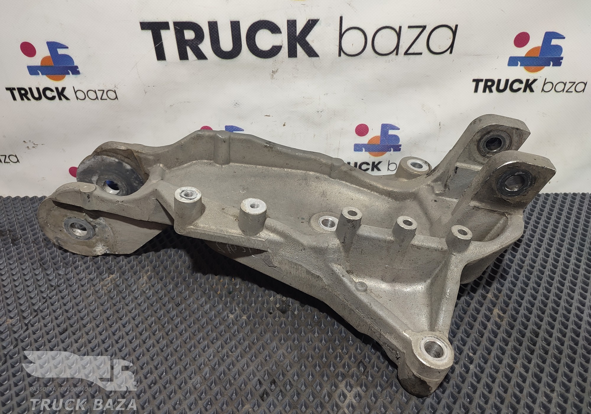 1912828 Кронштейн кабины передний левый для Scania