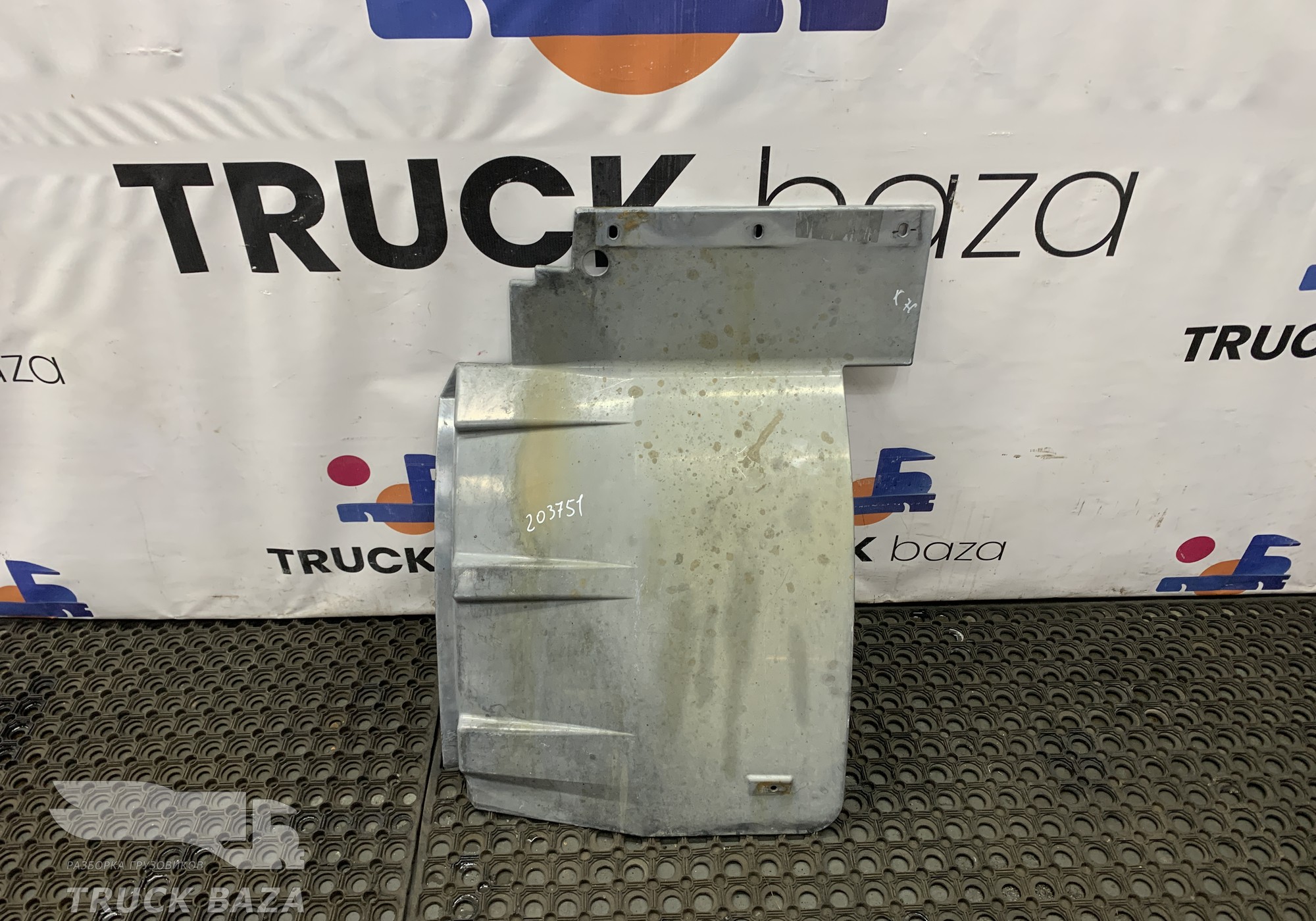 1796249 Подкрылок передний правый для Daf