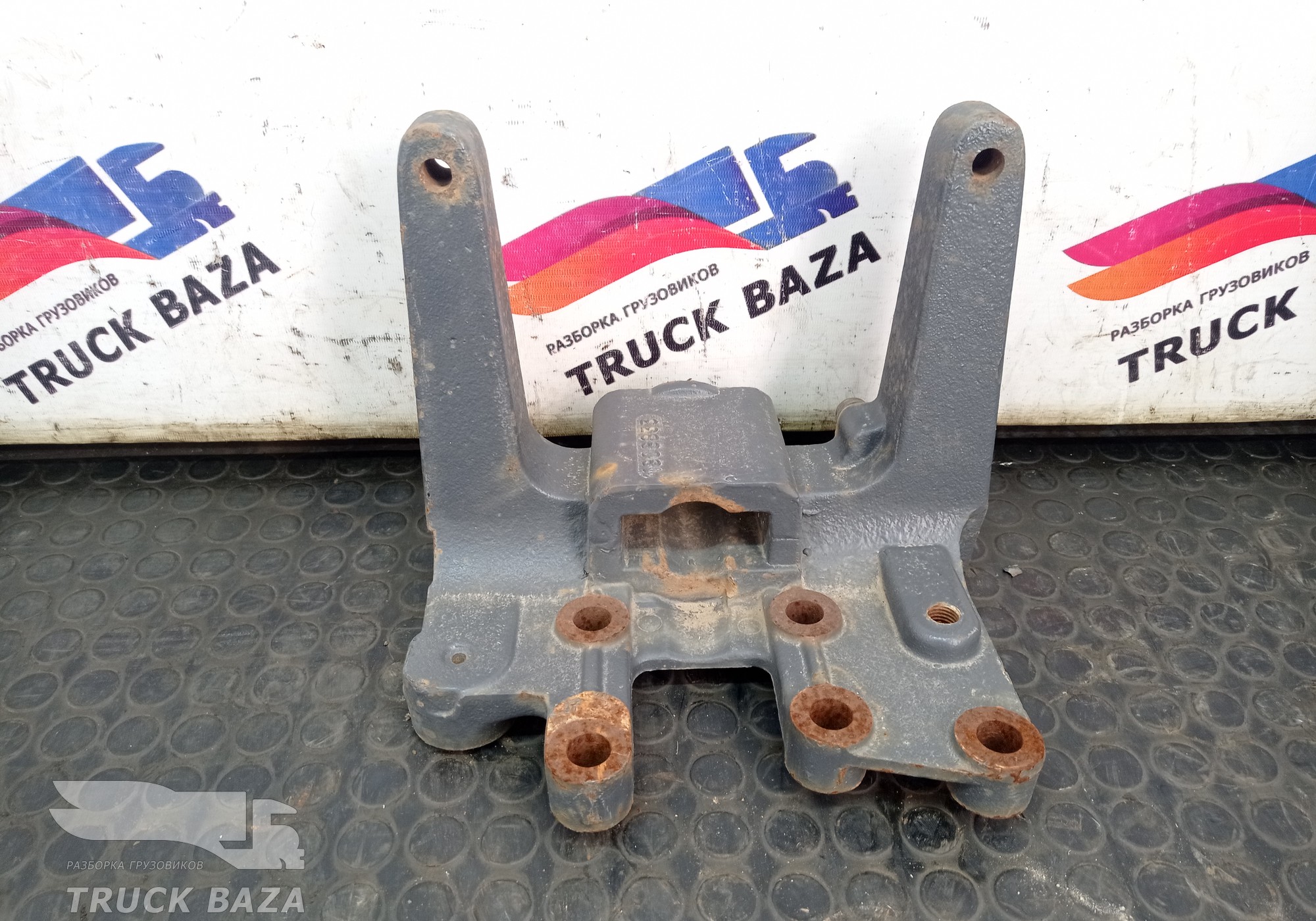 1808833 Кронштейн рамы правый для Daf CF