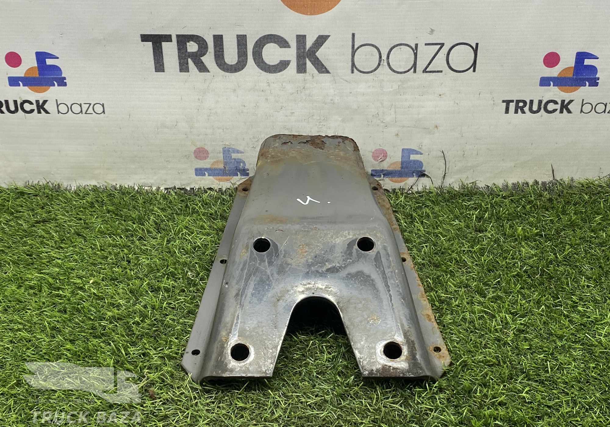 1371578 Кронштейн переднего амортизатора