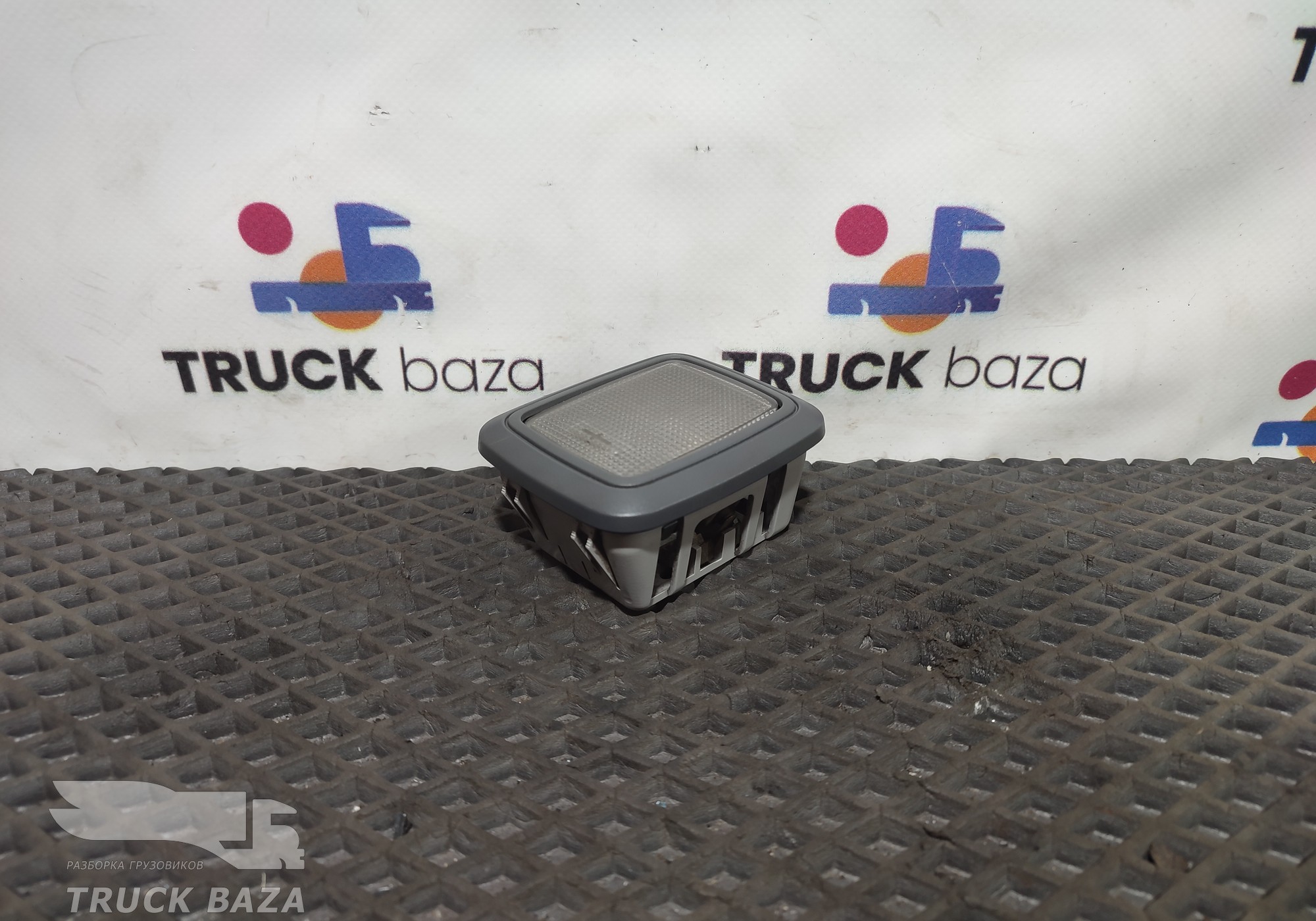 20456972 Плафон внутреннего освещения для Volvo FM II (с 2002)