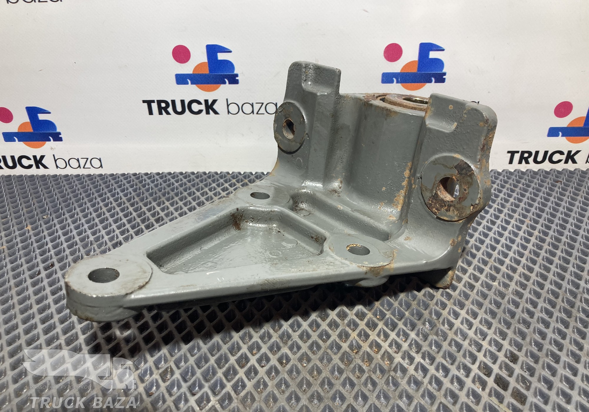 WG9925522112 Кронштейн передней рессоры для Sinotruk Sitrak C7H