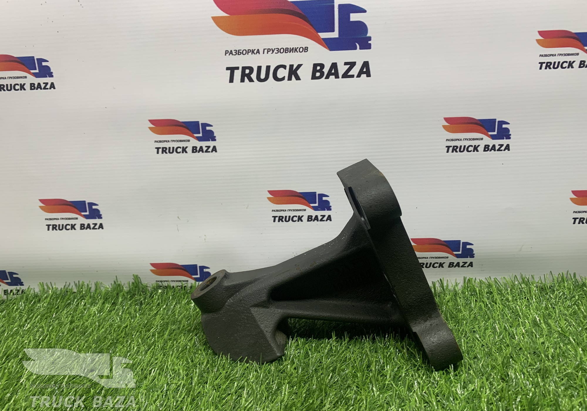 1929555 Кронштейн двигателя передний правый для Daf XF106 (с 2012)