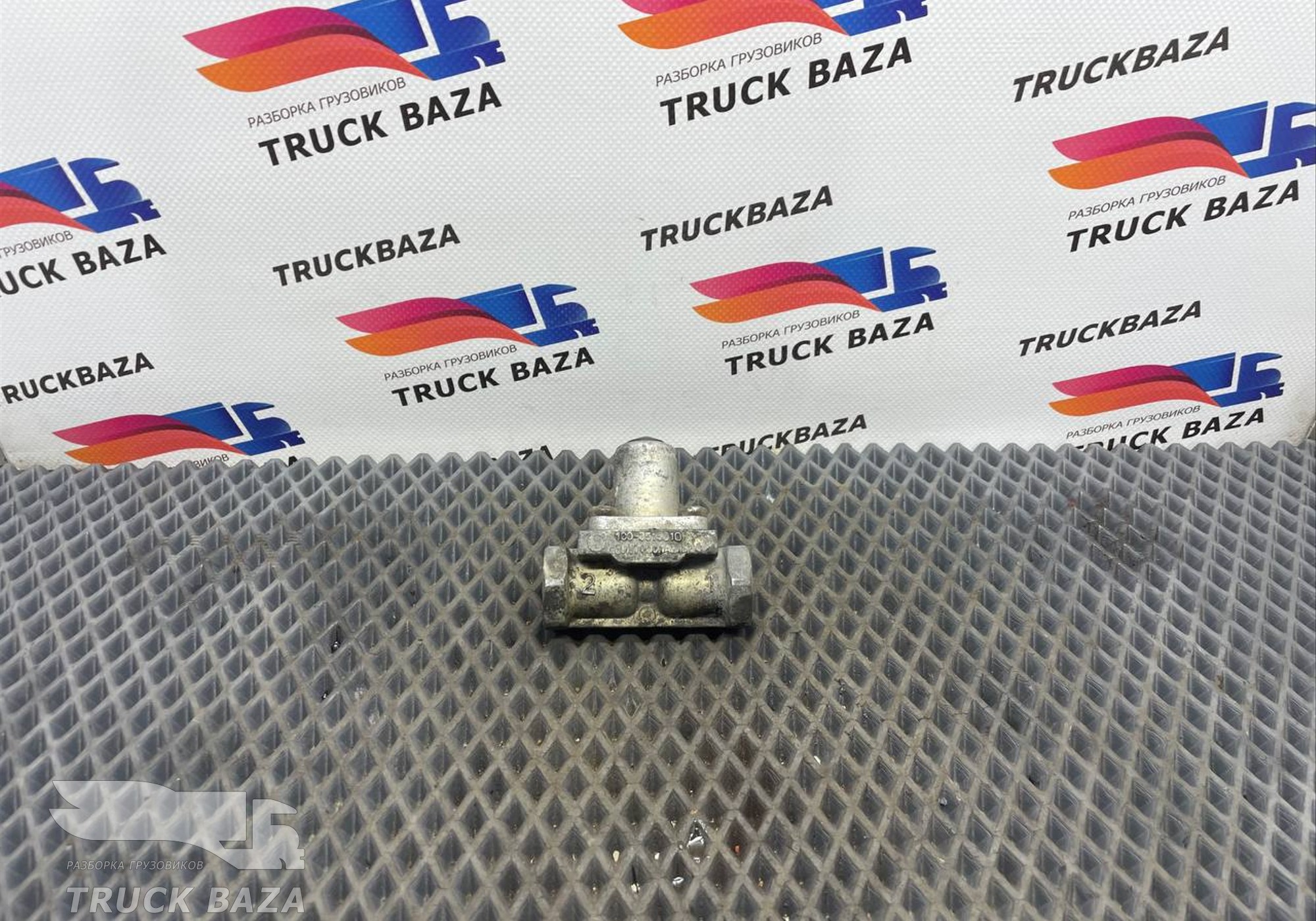 1003515010 Клапан пневматический для КАМАЗ 54901