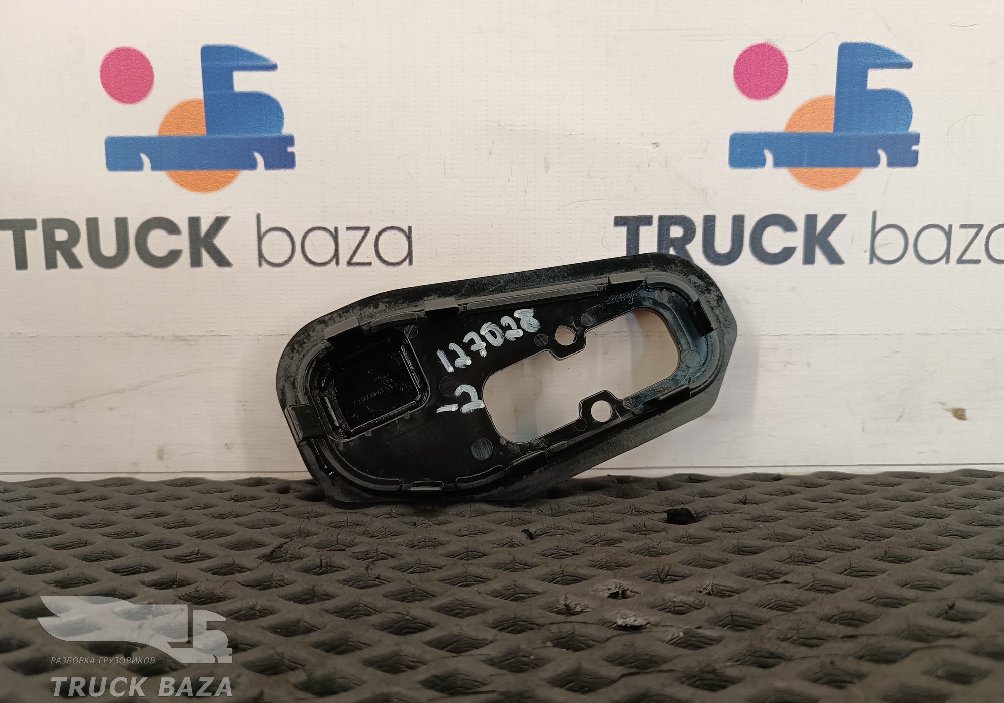 81619426004 Кронштейн трубок отопителя салона для Man TGA
