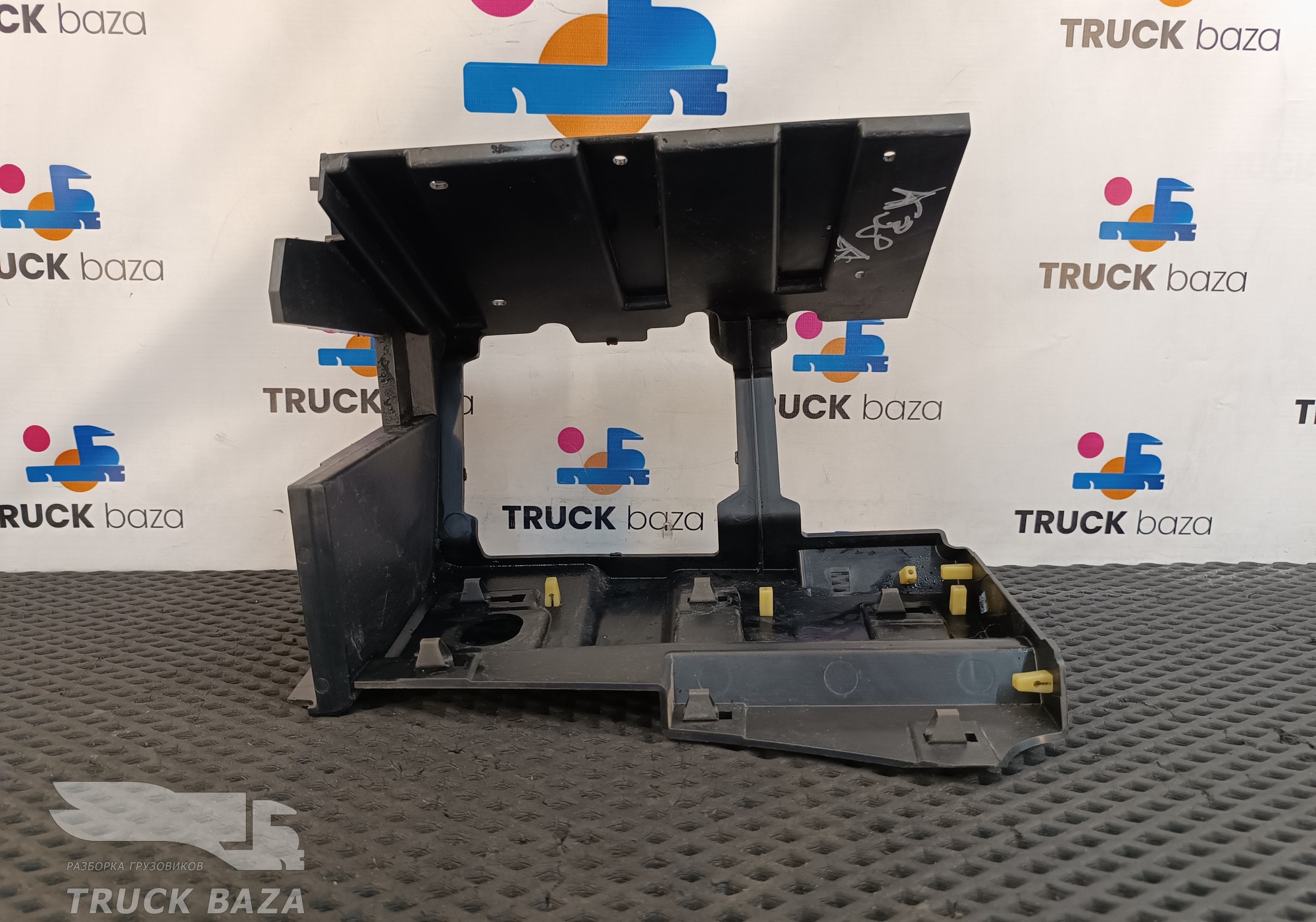 9606808055 Накладка торпедо для Mercedes-Benz Actros New Actros MP4 (с 2011)