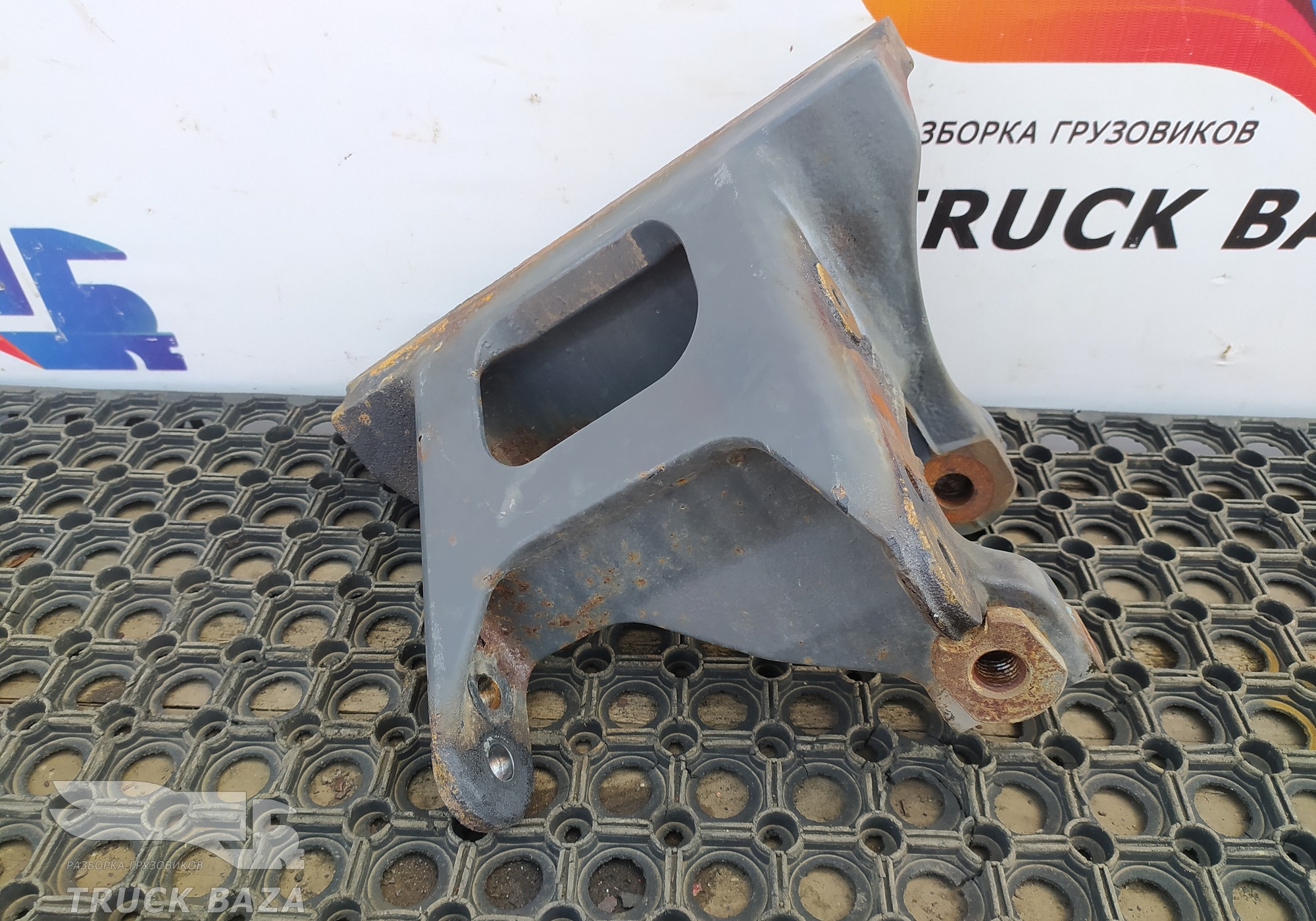 20467700 Кронштейн передней рессоры L для Volvo