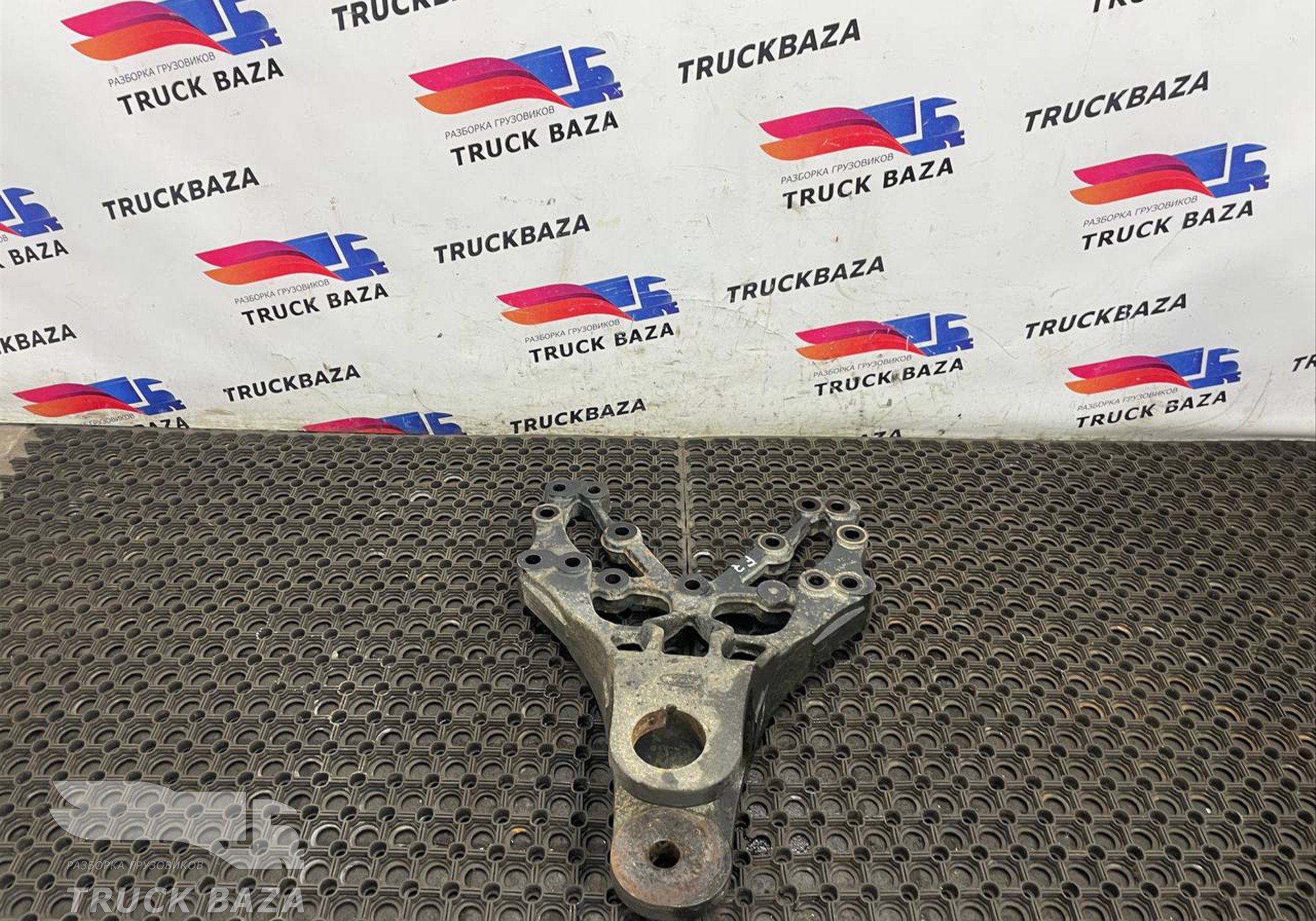 GC465A586EA Кронштейн полурессоры левый для Ford F-MAX (с 2018)