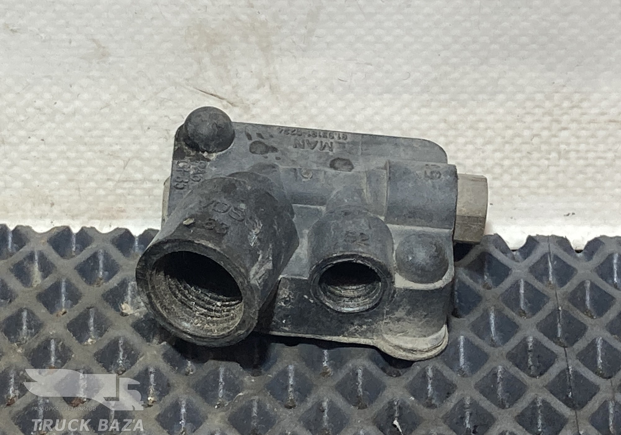 81981810234 Распределитель тормозных сил