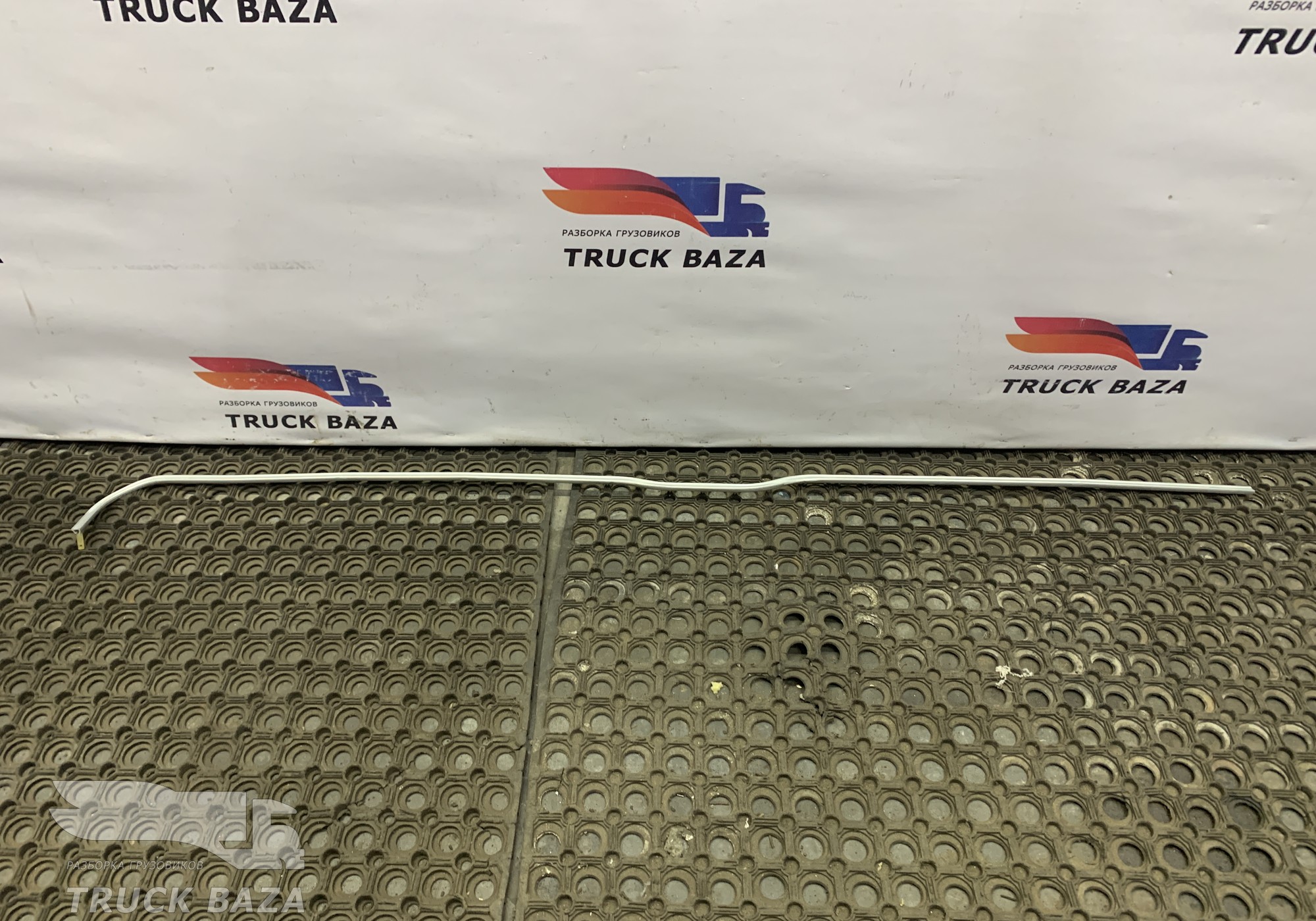 504185773 Направляющая занавески правая